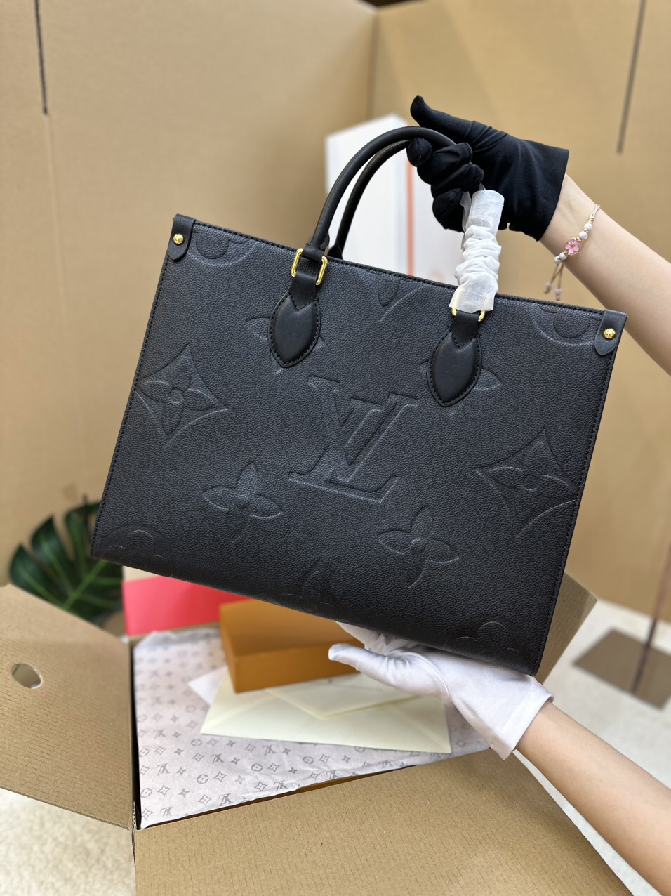Túi Xách LV OnTheGo GM Super Màu Đen Size 35cm M44925