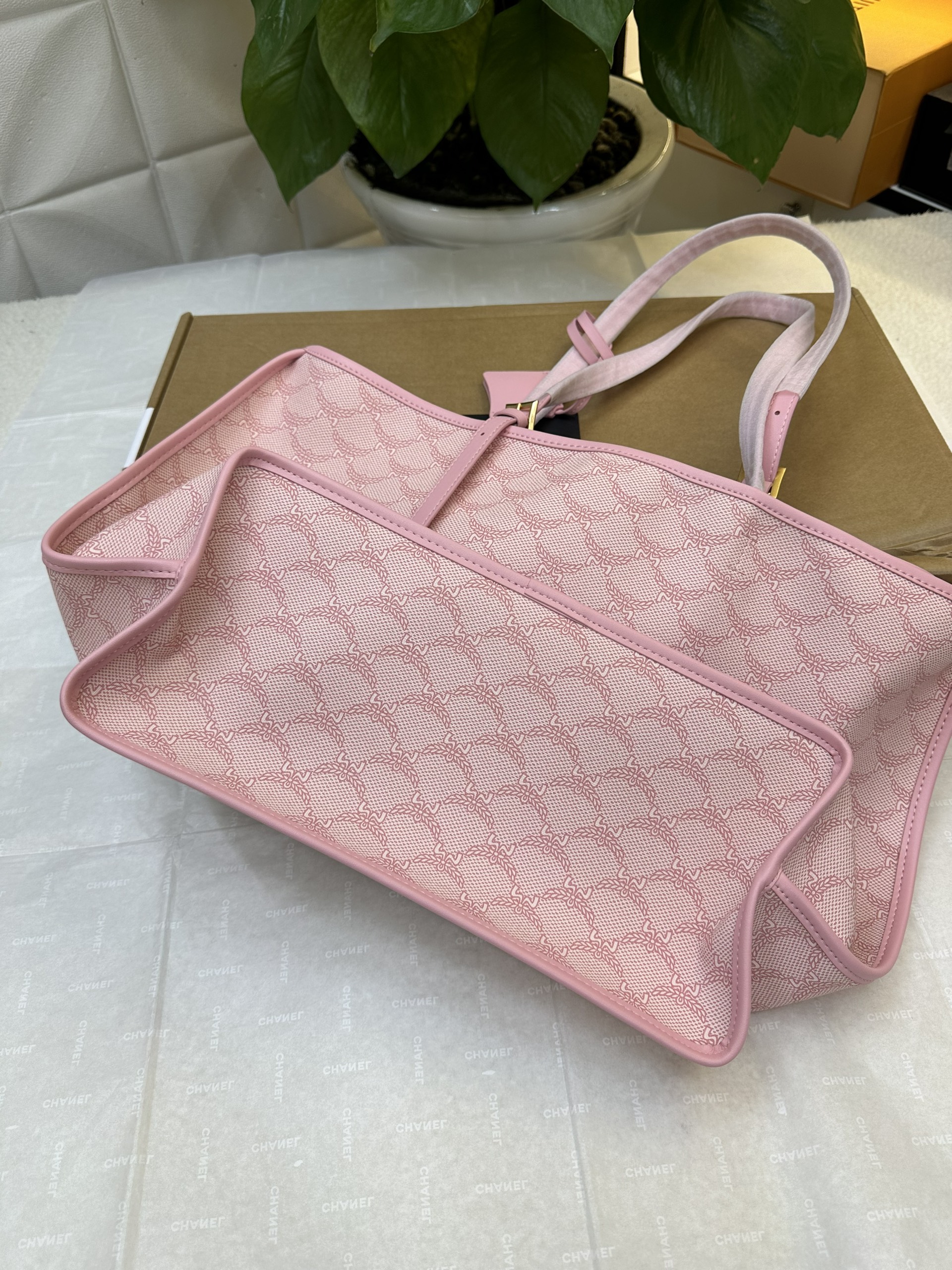 Túi MCM Himmel Shopper In Lauretos Pink Super Size 35