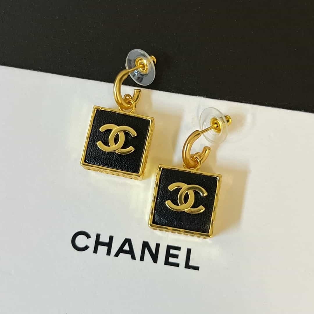 Bông Tai Chanel Da Đen Hình Vuông Siêu Cấp Full Box