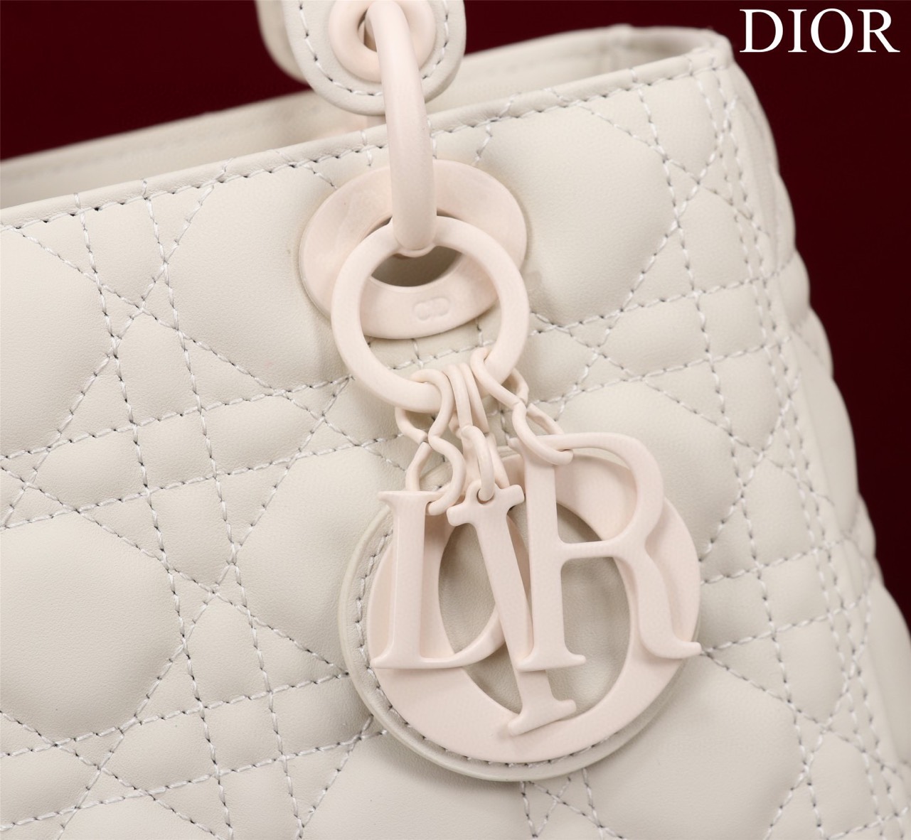 Túi Xách Dior Lady Siêu Cấp Da Lì Màu Trắng Khóa Trắng M0565 Nhiều Size
