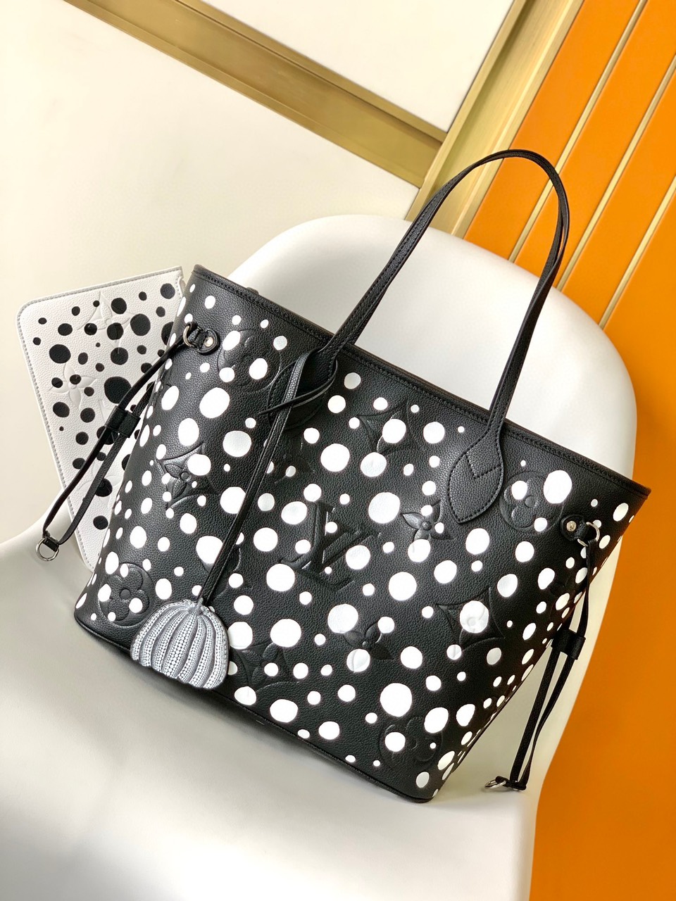 Túi Xách LV Neverfull Yayoi Kusama Siêu Cấp Chấm Bi Trắng Đen M46390