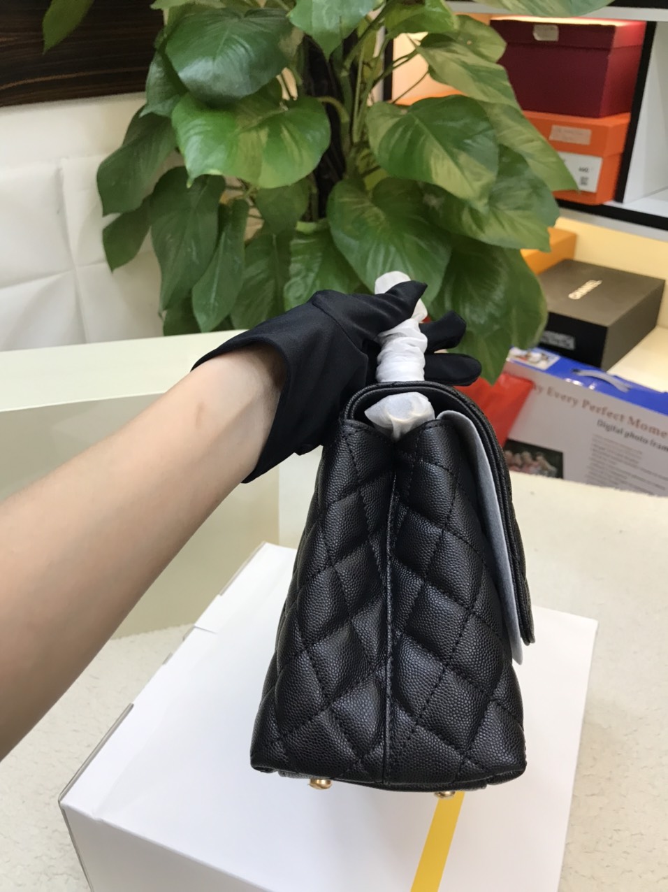 Túi Chanel Coco Handle Medium VIP Màu Đen Khóa Vàng Size 28cm