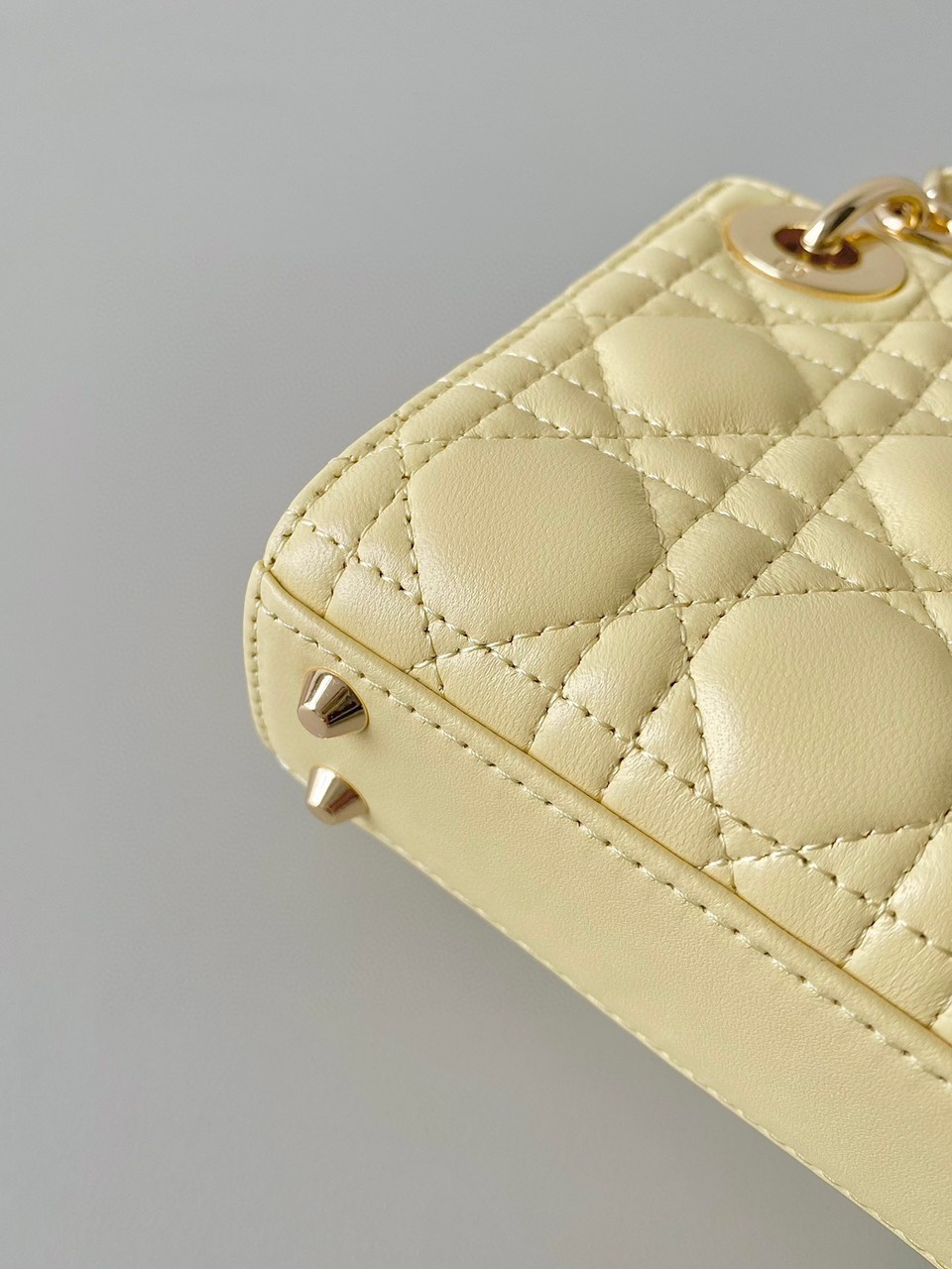 Túi Xách Dior Lady Micro Siêu Cấp Màu Vàng Size 12cm 6601