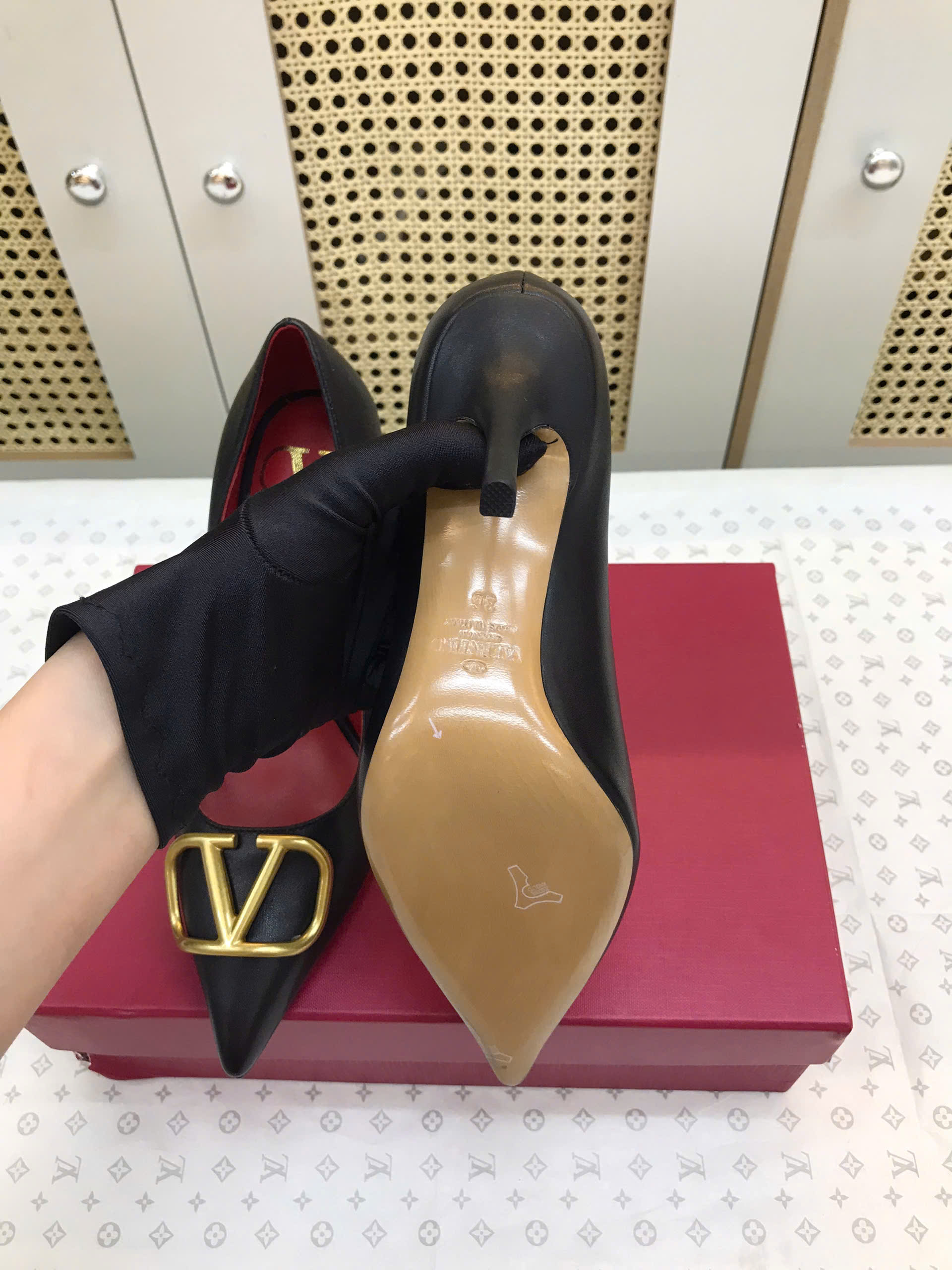 Giày Cao Gót Valentino VLogo Calfskin Pumps Black Siêu Cấp Heels 8cm Size 36