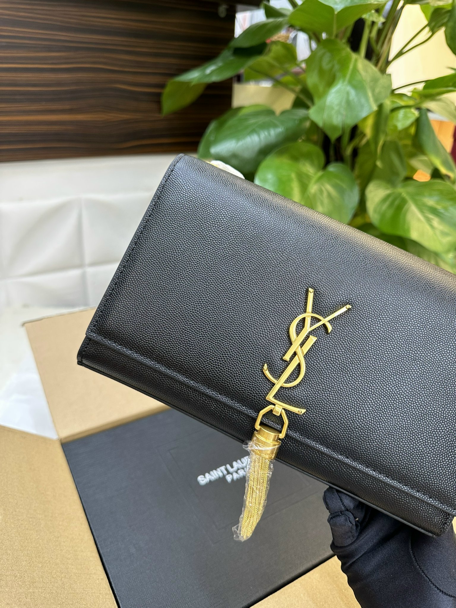 Túi YSL Saint Laurent Kate Medium Crossbody Bag Super Màu Đen Khóa Vàng Size 24cm