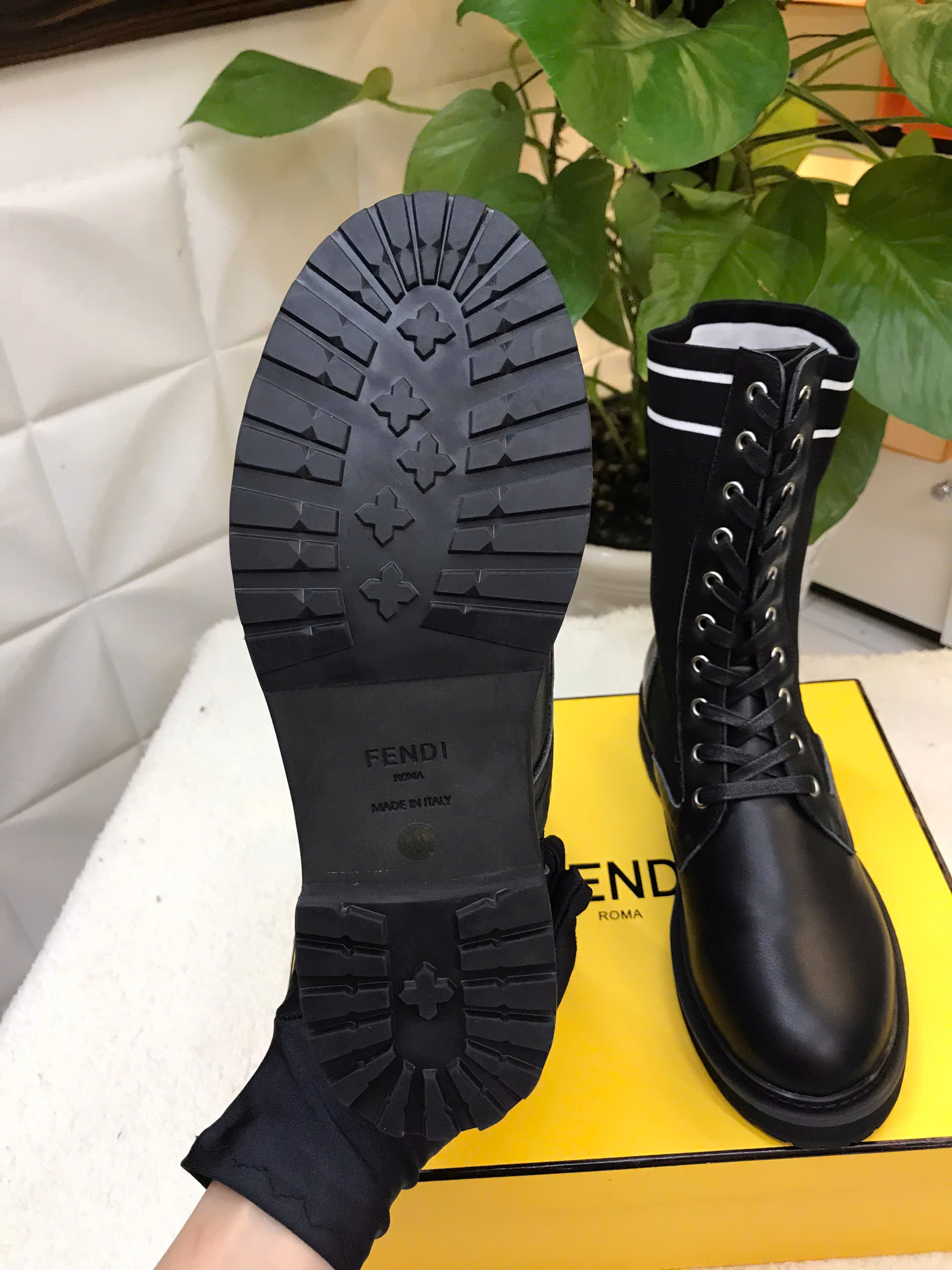 Giày Fendi Boots Women Siêu Cấp Màu Đen Size 40