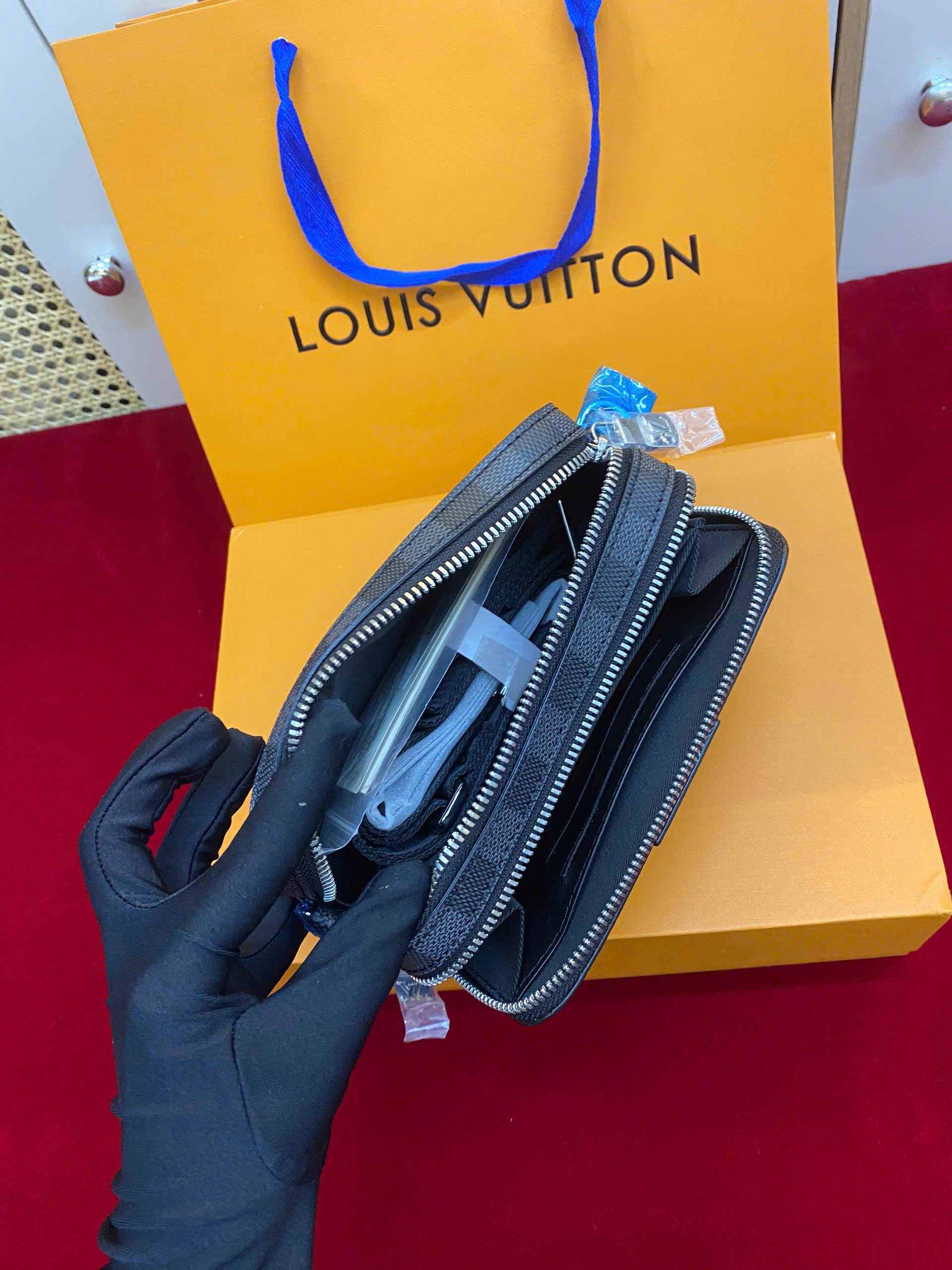 Túi LV Alpha Wearable Wallet Siêu Cấp Size 18.5cm M81260