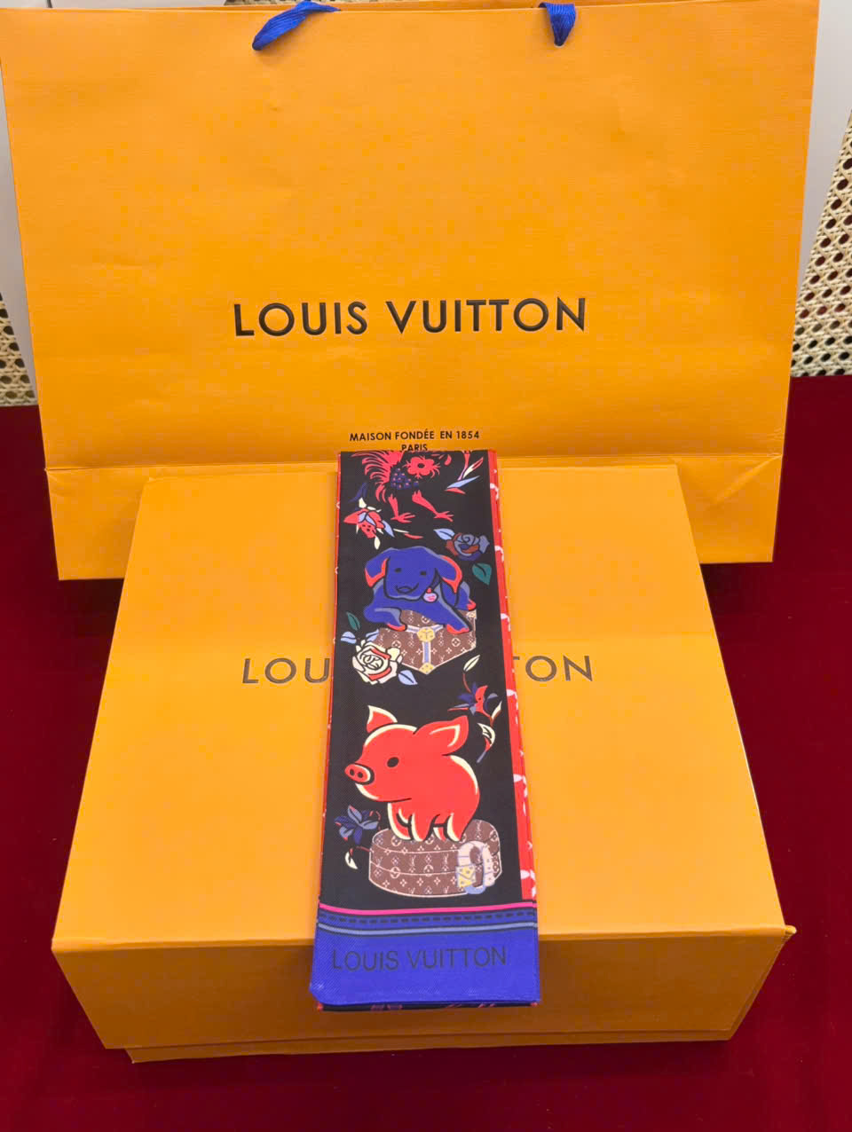 Khăn LV Cột Túi Xách Super 03