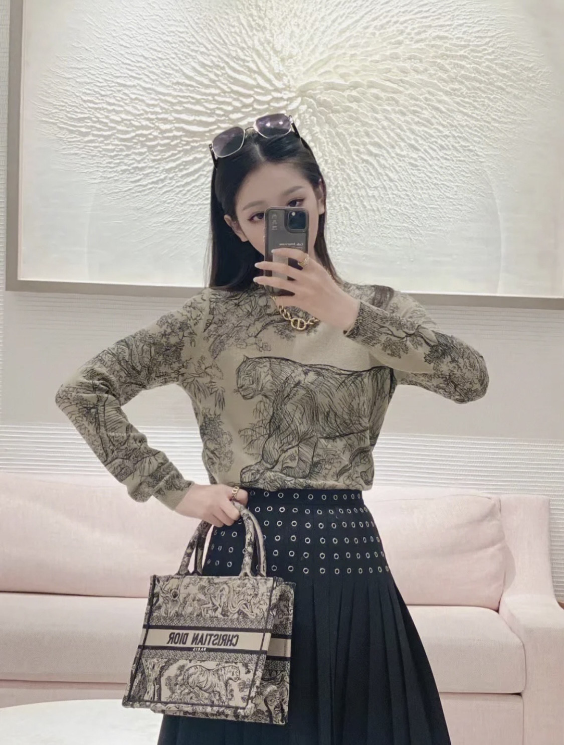 Túi Xách Dior Lady Siêu Cấp Tote Thêu Họa Tiết Con Hổ Màu Đen Size 26,5×21×14cm