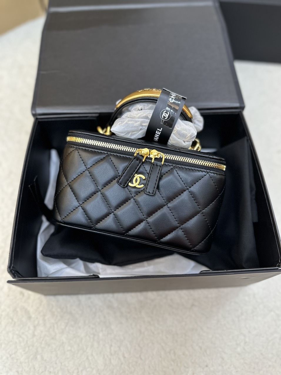 Túi đeo vai Chanel Vanity Case Matelasse Da cừu AP2199