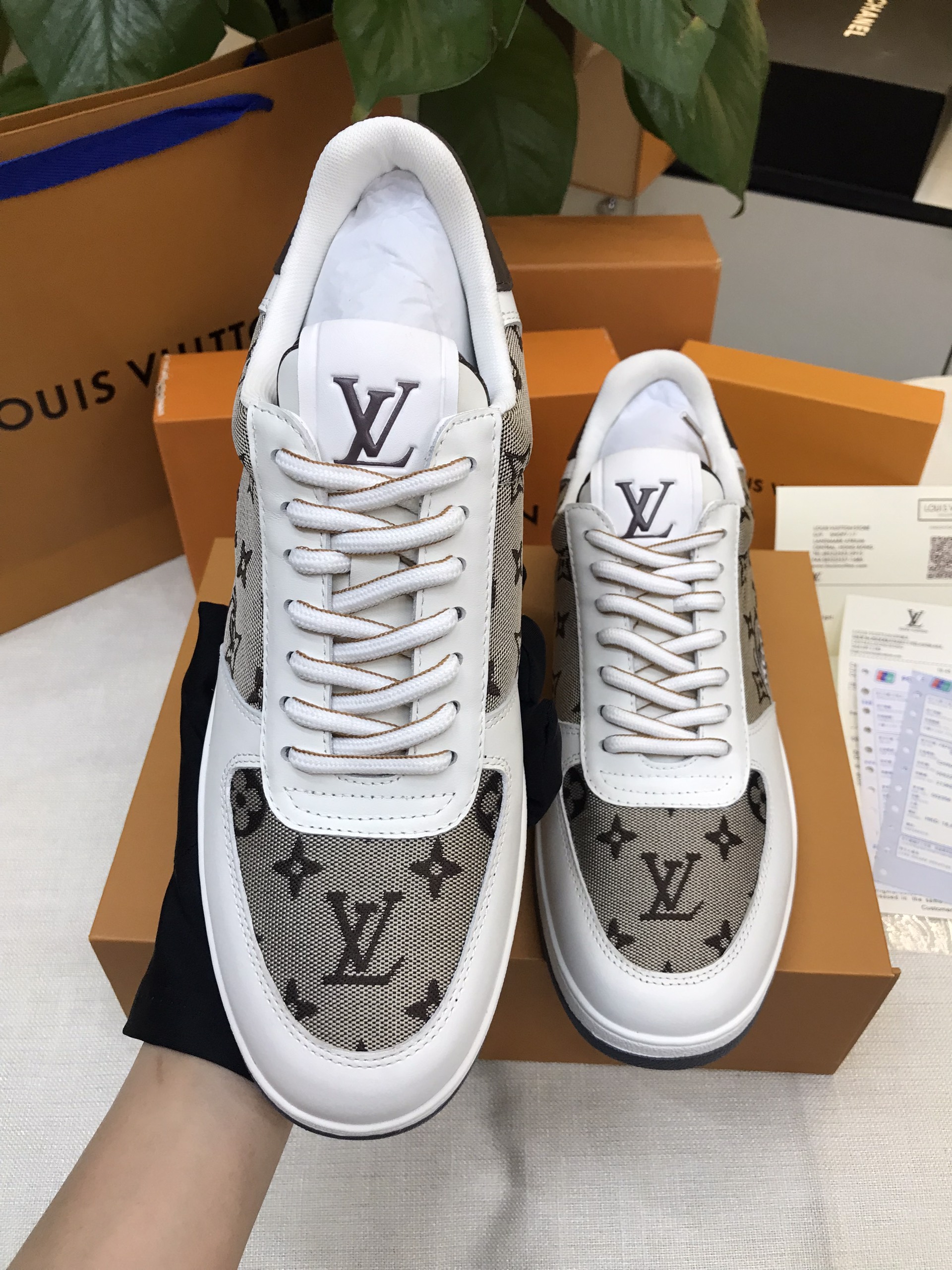 Giày LV Rivoli Sneaker Siêu Cấp Size 41 1ABF4L