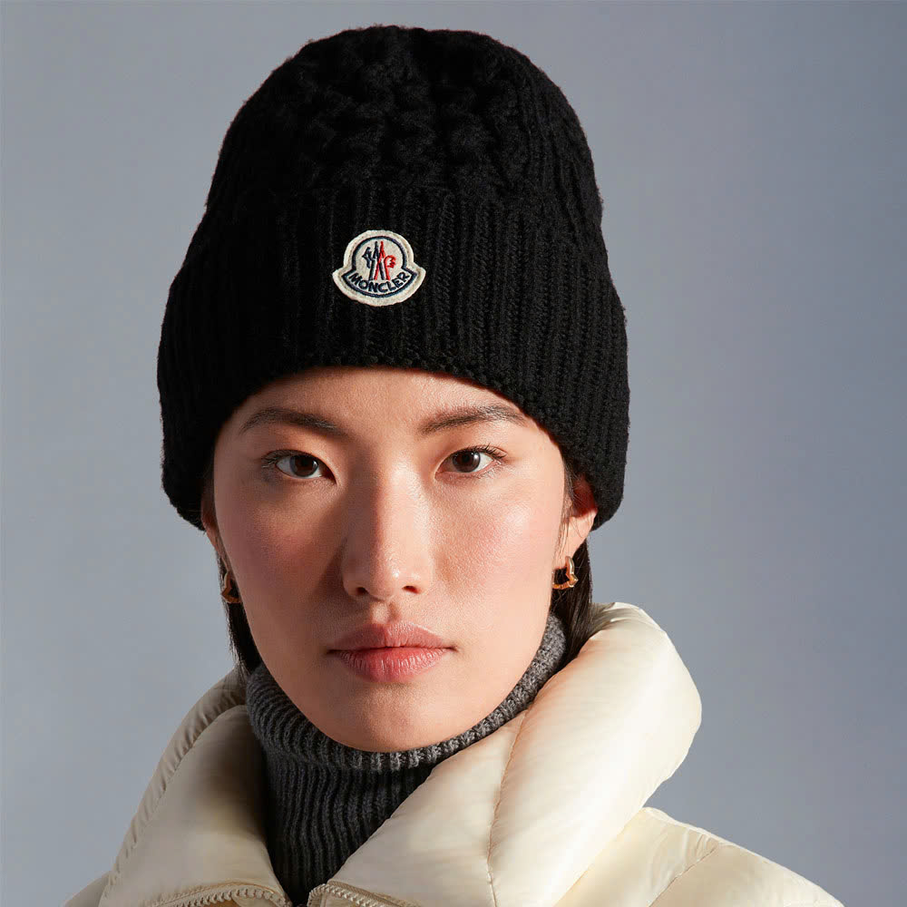 Nón Moncler Wool Beanie With Pom Pom Siêu Cấp Màu Đen