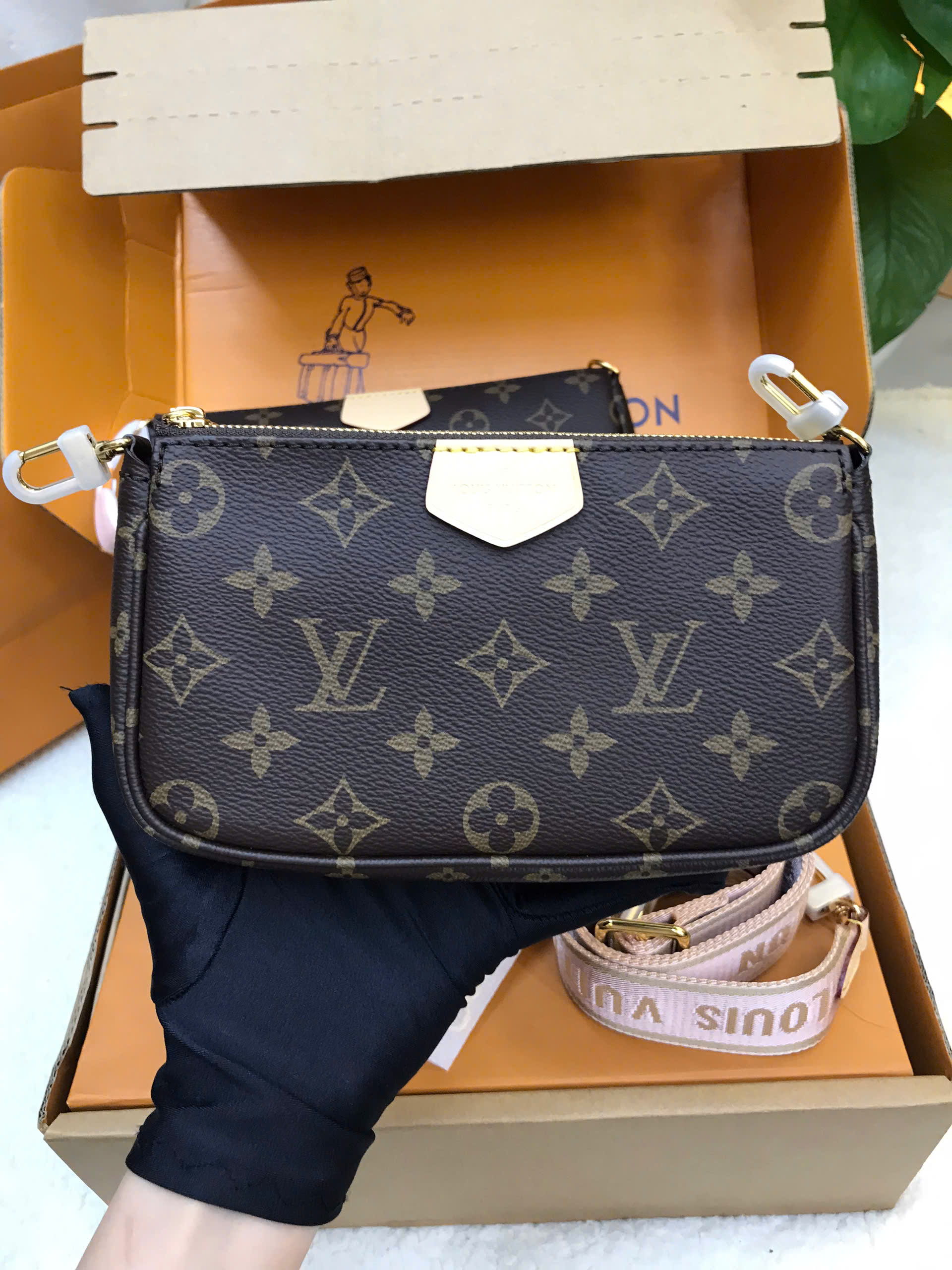 Túi LV Multi Pochette Accessoires Vip Dây Hồng M44840