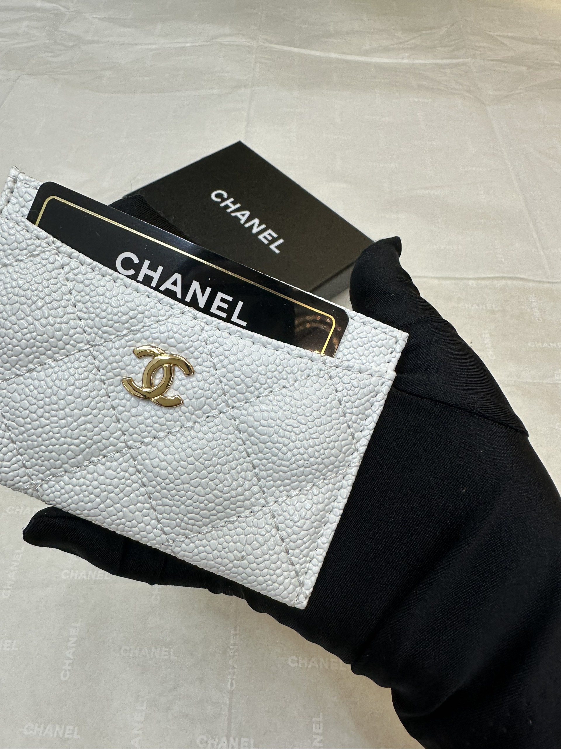 Ví Chanel Card Holder White Logo Gold Super Màu Trắng Size 11cm