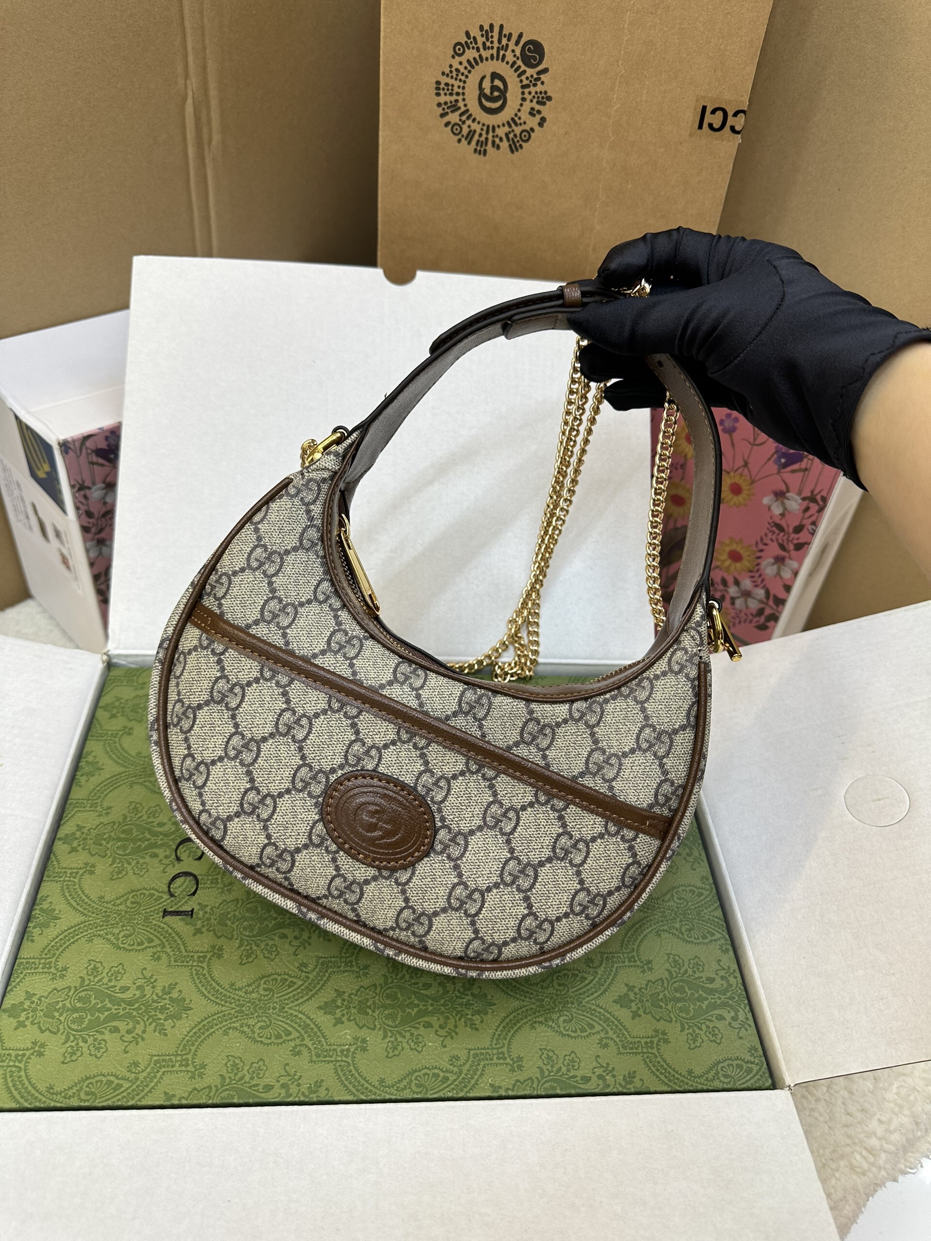 Túi Half-Moon-Shaped Mini Bag With Interlocking G Size 22cm