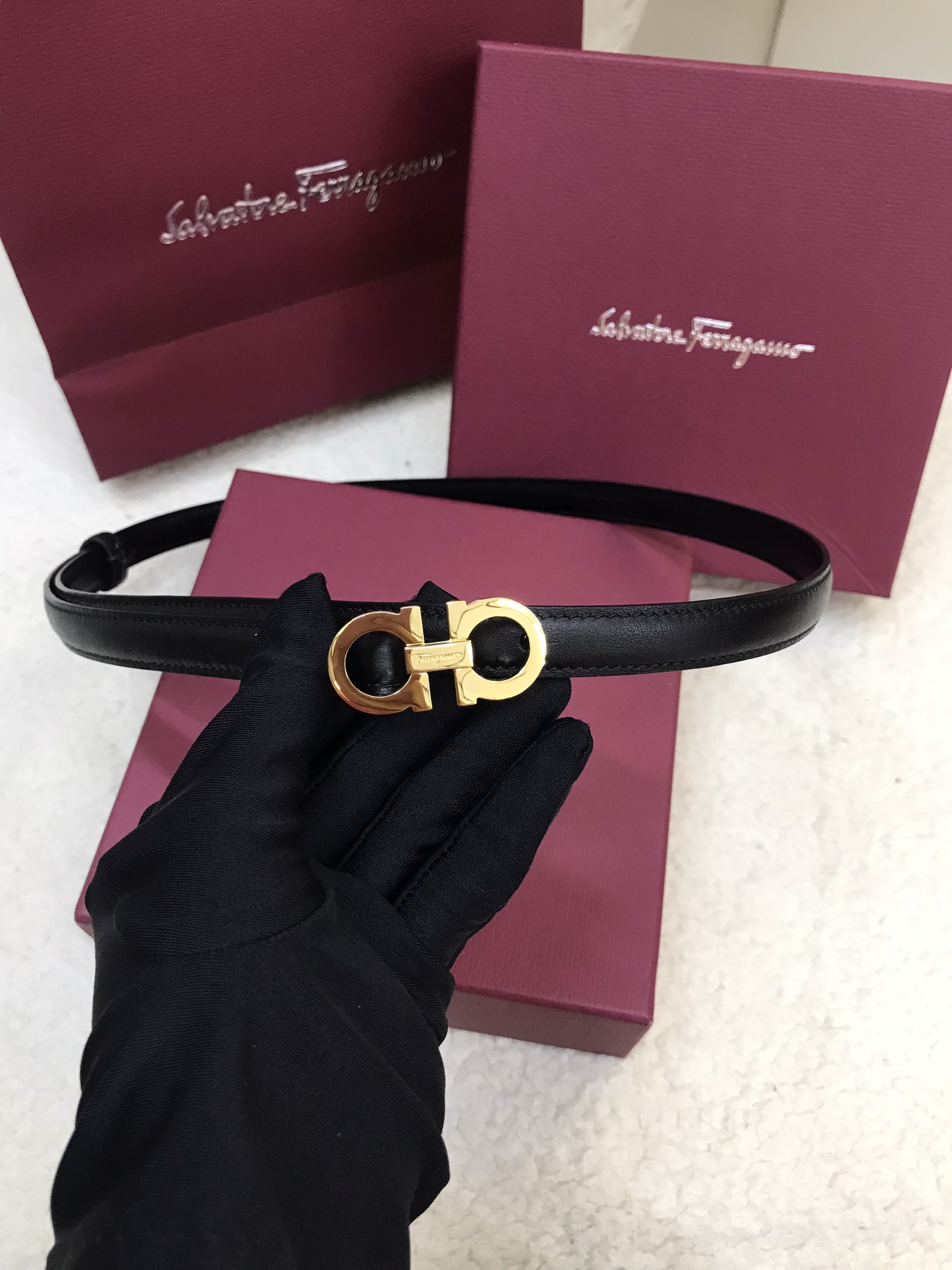 Thắt Lưng Ferragamo Sized Gancini Belt Siêu Cấp Màu Đen Logo Vàng