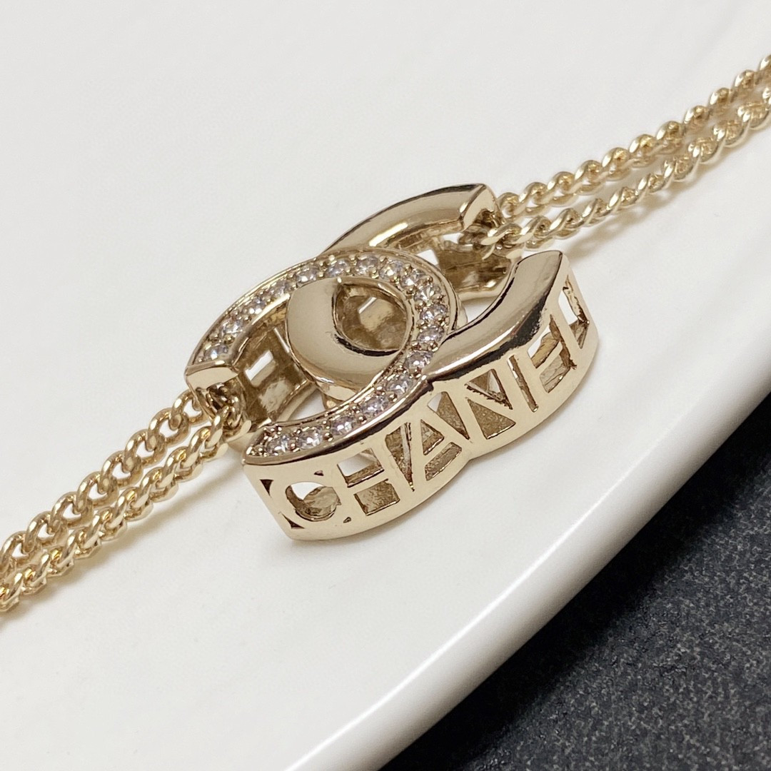 Vòng Cổ Chanel Siêu Cấp Hai Dây Kim Loại Vàng  Mặt Logo CC Đính Đá