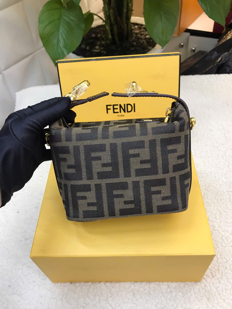 Túi Fendi Bucket Siêu Cấp Màu Nâu Size 16cm