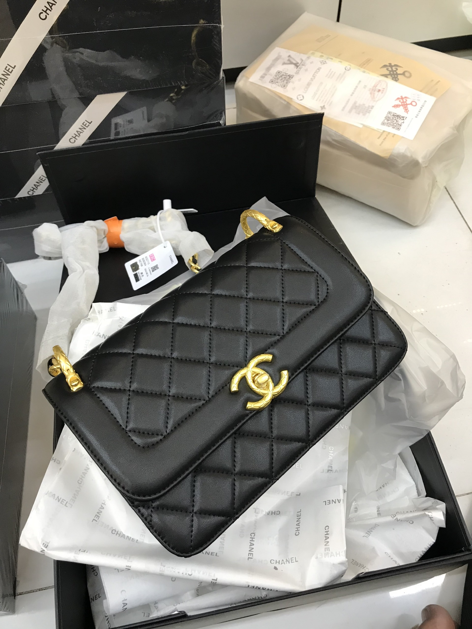 Túi Xách Chanel Classic Super Màu Đen Khóa Vàng Size 23cm
