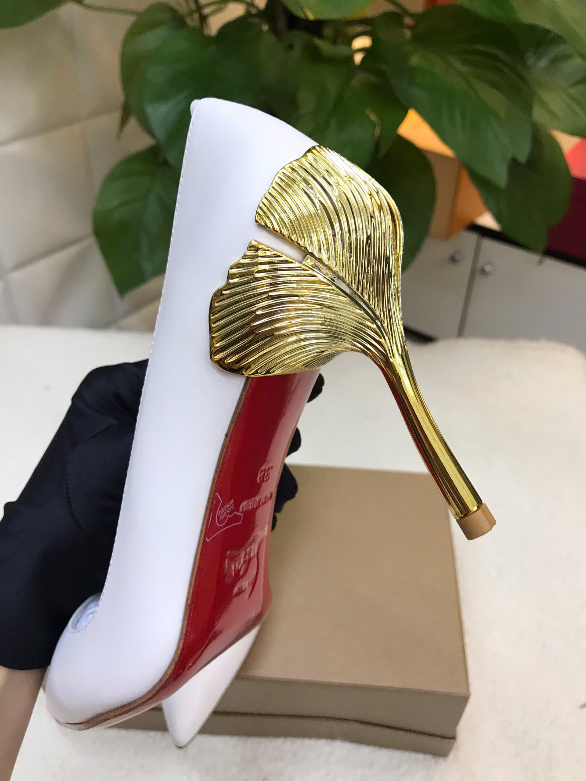 Giày Christian Louboutin Pump Siêu Cấp Màu Trắng Size 38