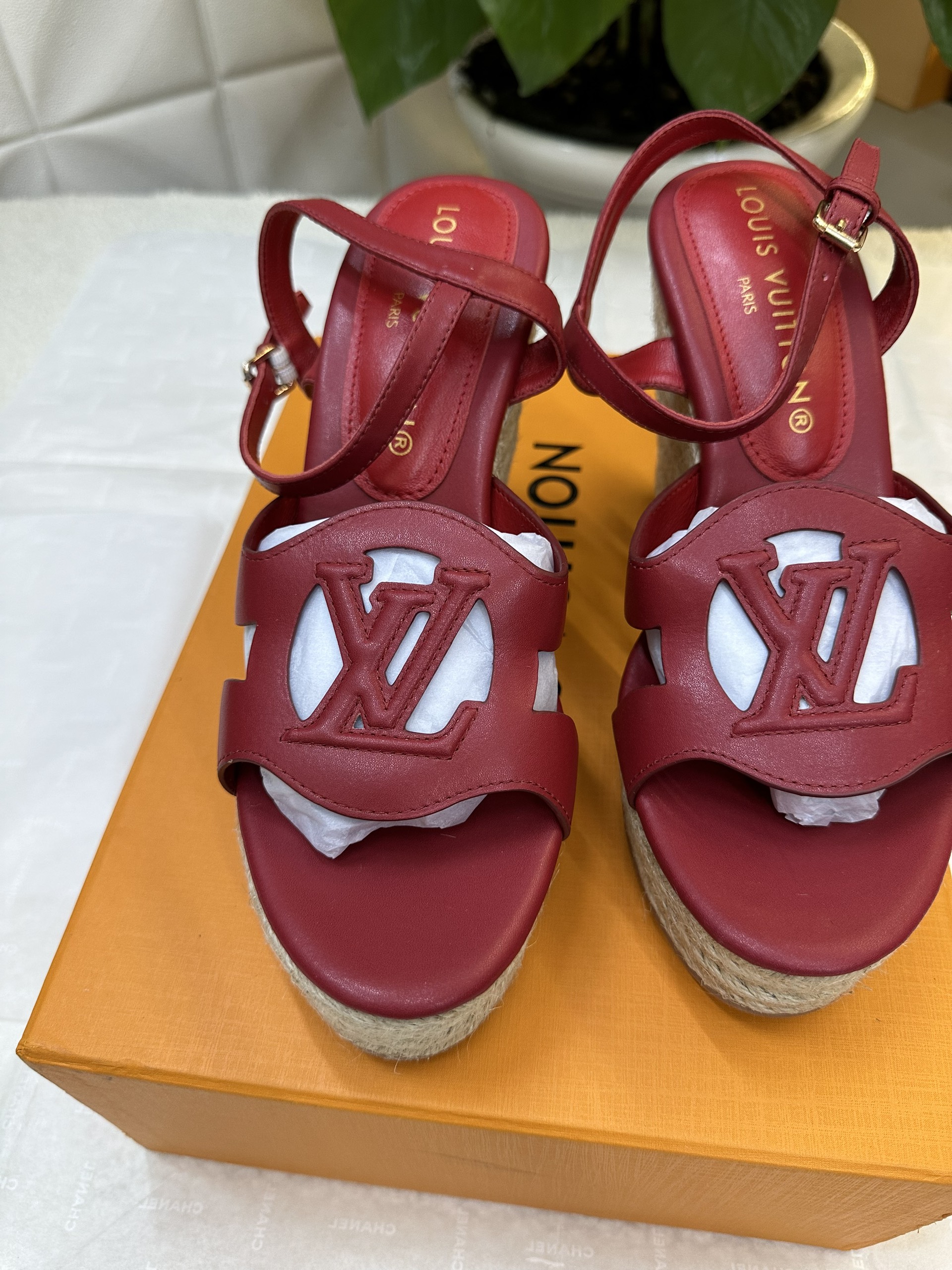 Giày LV Isola Wedge Sandal Siêu Cấp Màu Đỏ Size 39 1ACI99