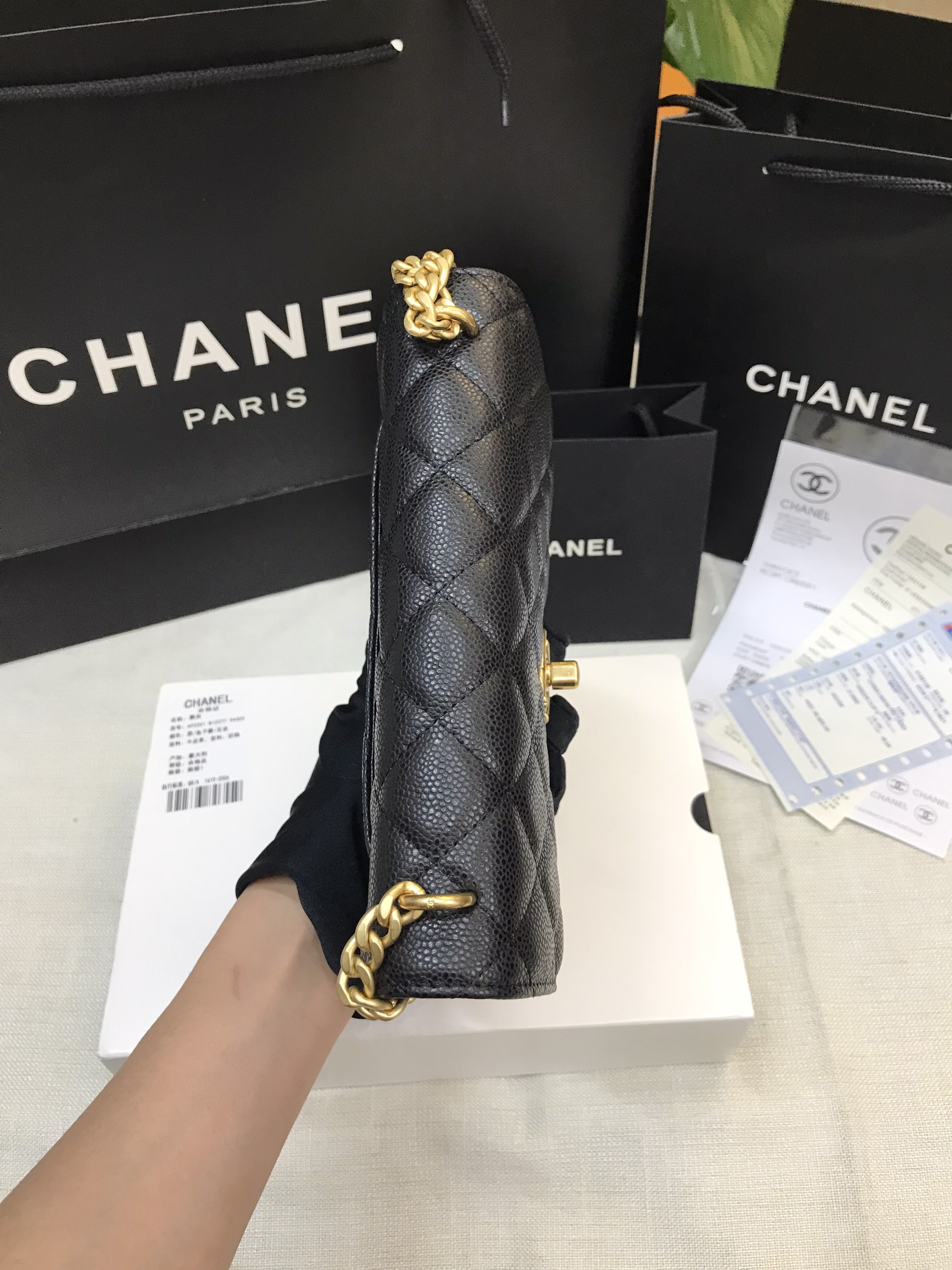 Túi Đeo Vai Chanel WOC Siêu Cấp Màu Đen Da Hạt Charm Xích Trái Tim