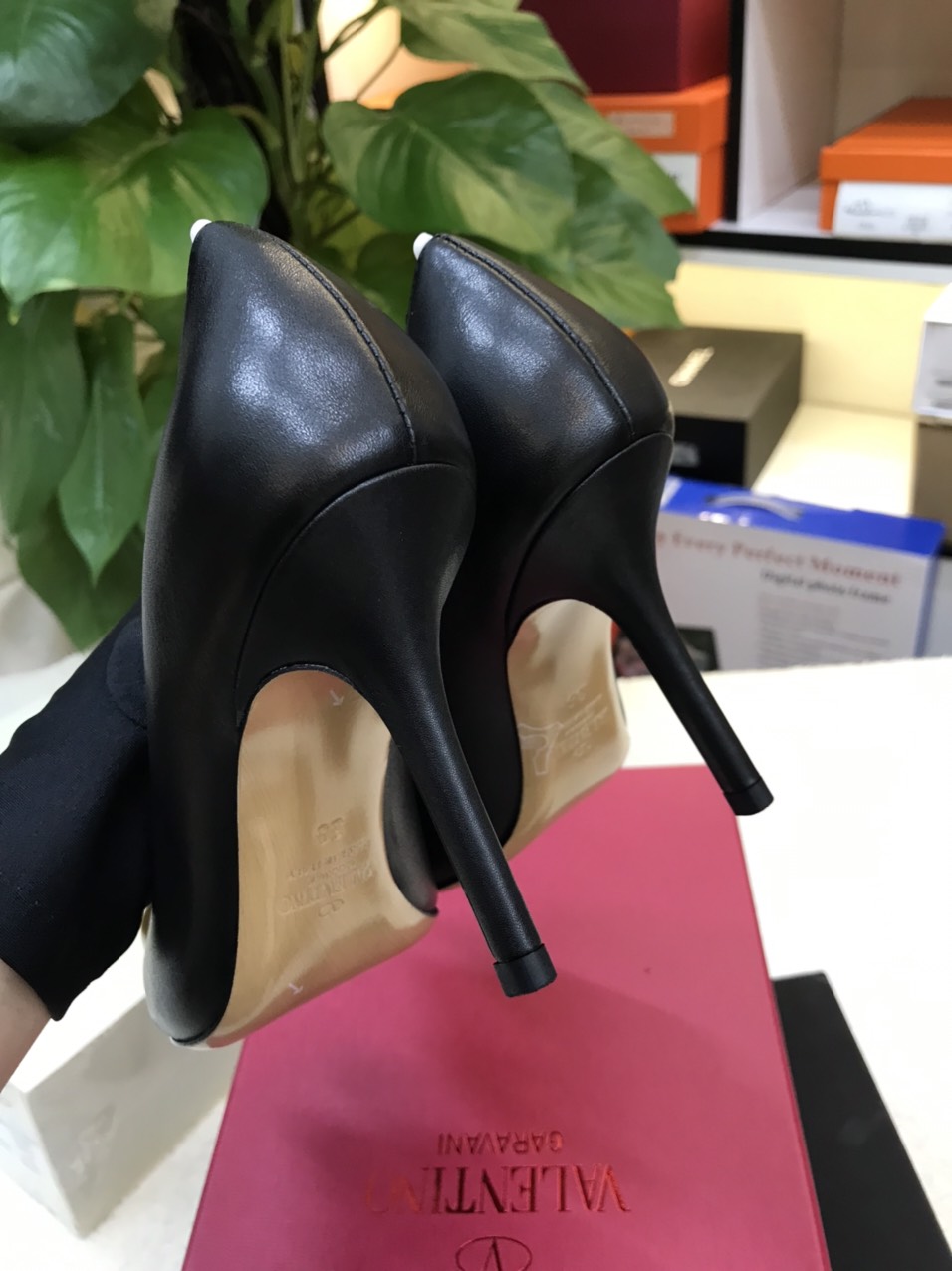 Giày Valentino VLogo Calfskin Pumps Black Siêu Cấp Heels 8cm Size 36