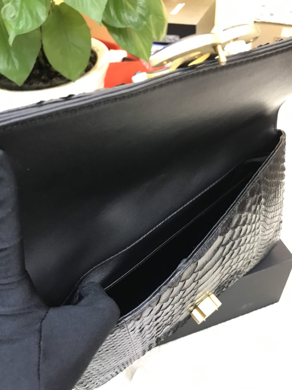 Túi Chanel Python Handbag Black Da Rắn Màu Đen