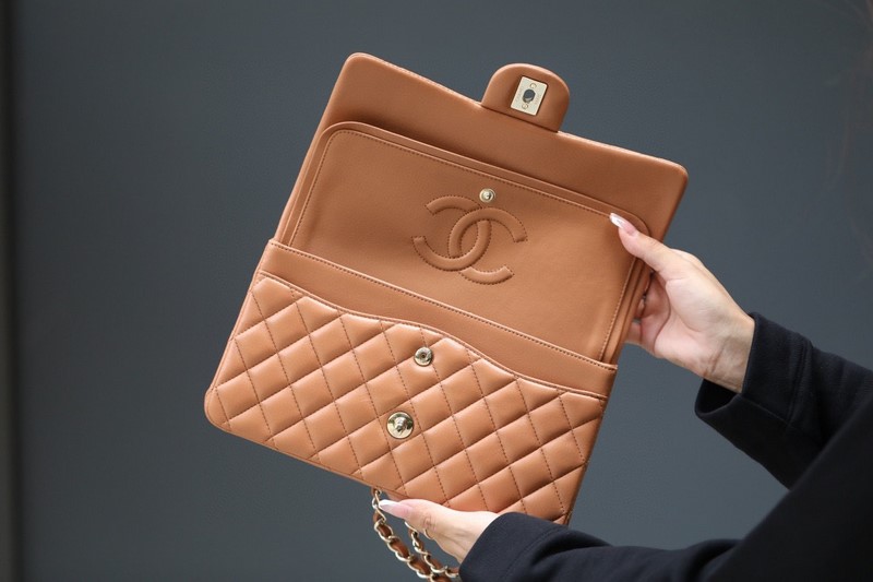 Túi xách Chanel Classic Flap Medium Caramel Lambskin Màu Nâu 2023