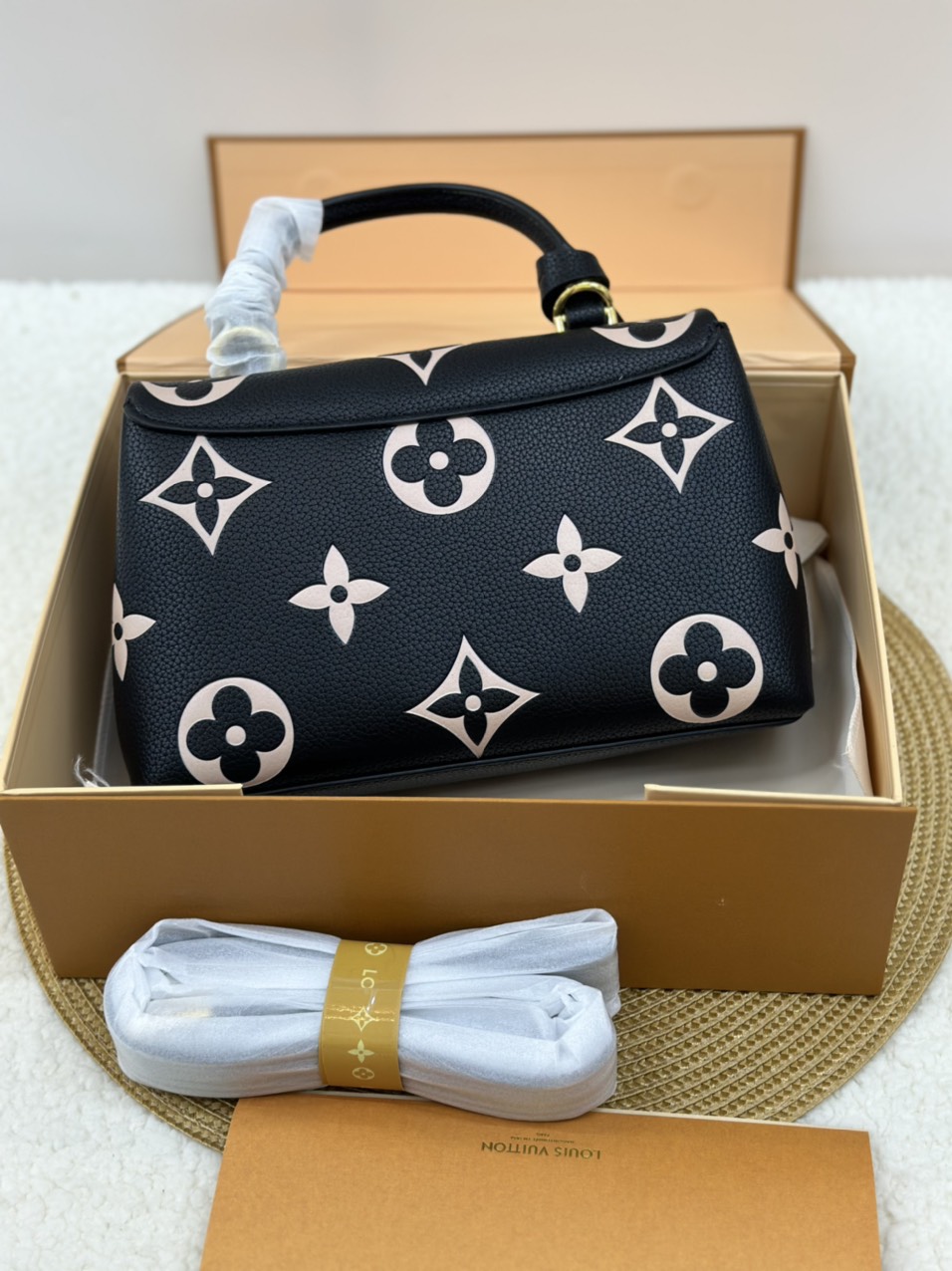Túi Xách LV Madeleine BB Super Size 24cm Chữ Hồng Full Box M45978