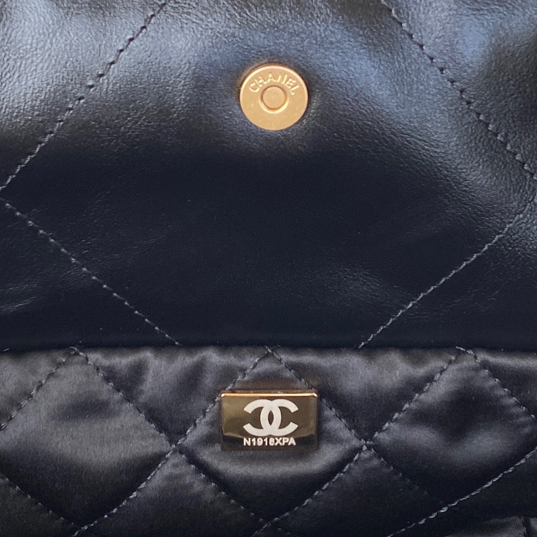 Túi Xách Chanel 22 Khóa Vàng Siêu Cấp Da Đen Size 37cm AS3260