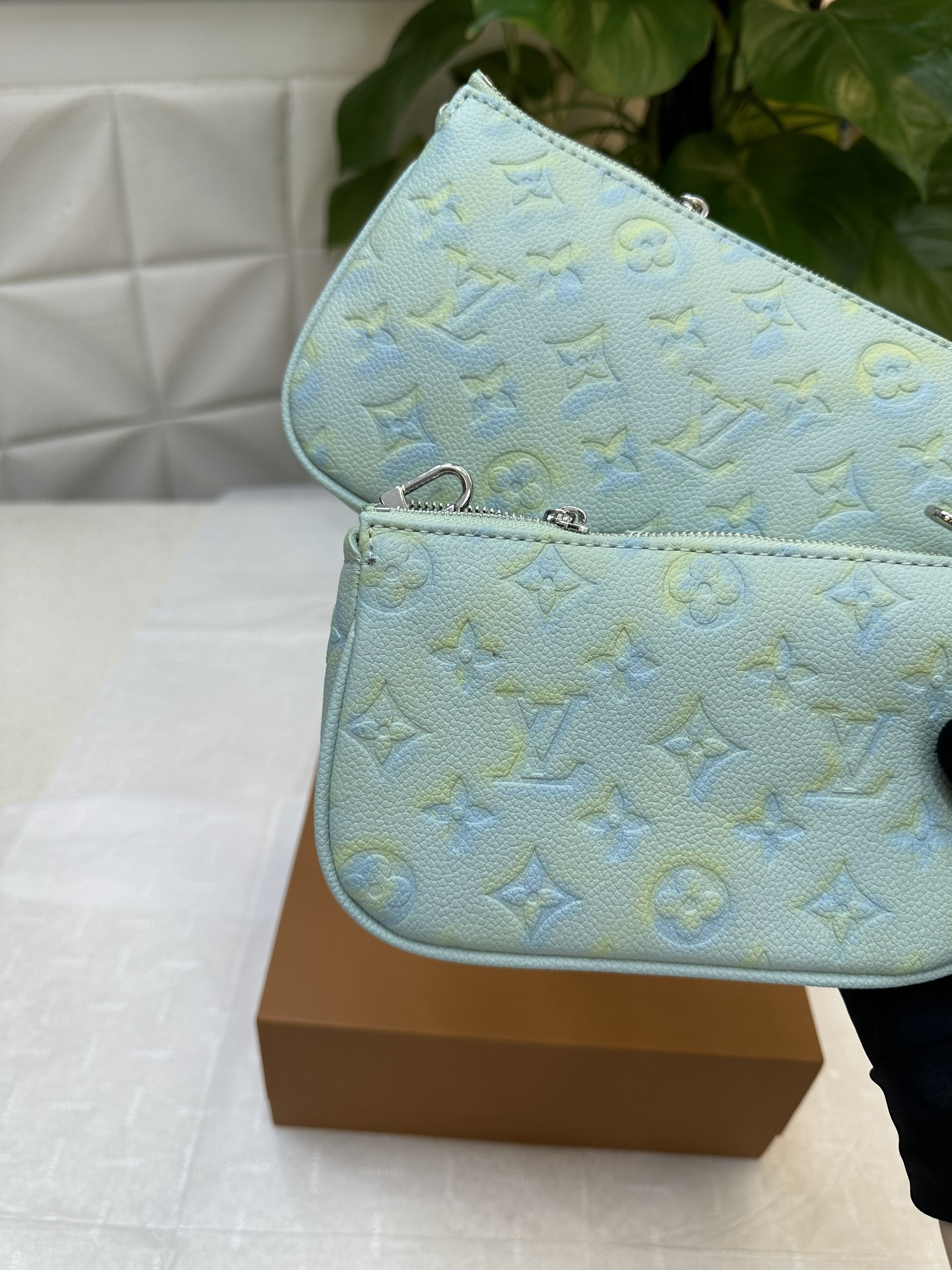 Túi LV Multi Pochette Accessoires %&&&%Vert D%&&&%eau%&&&% Super Màu Xanh Size 25cm M46180