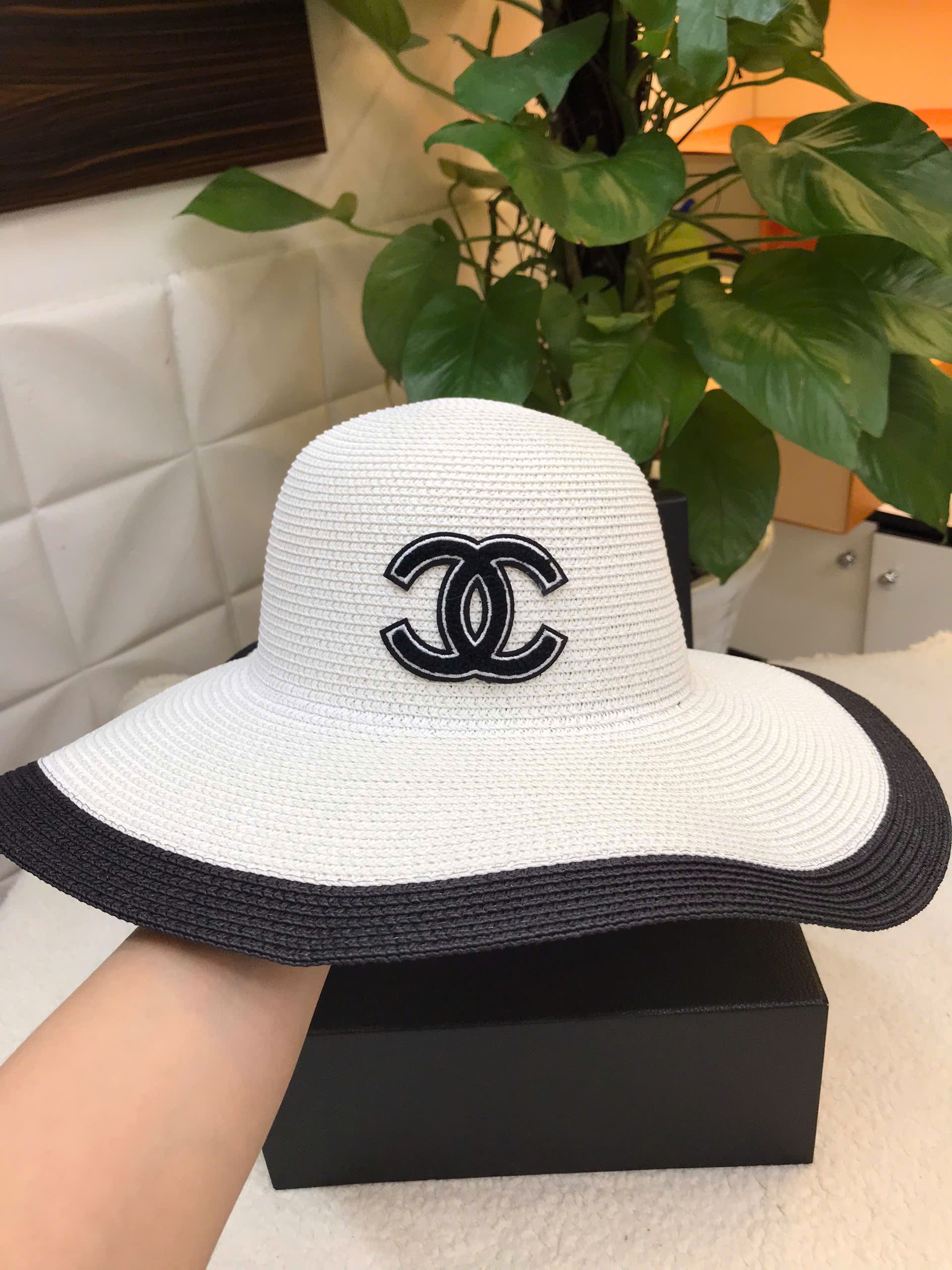 Nón Chanel Women Solo Hat Siêu Cấp Màu Trắng