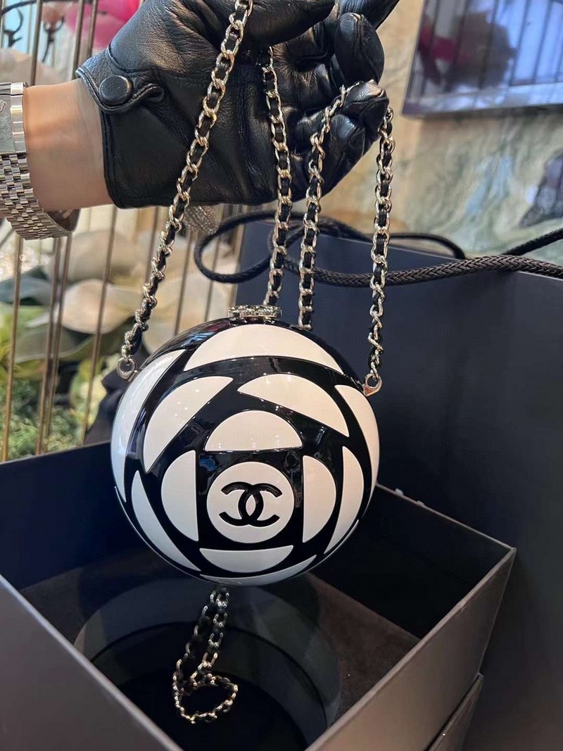 Túi Xách Chanel Phiên Bản Đặc Biệt Hoa Tròn Trắng Đen
