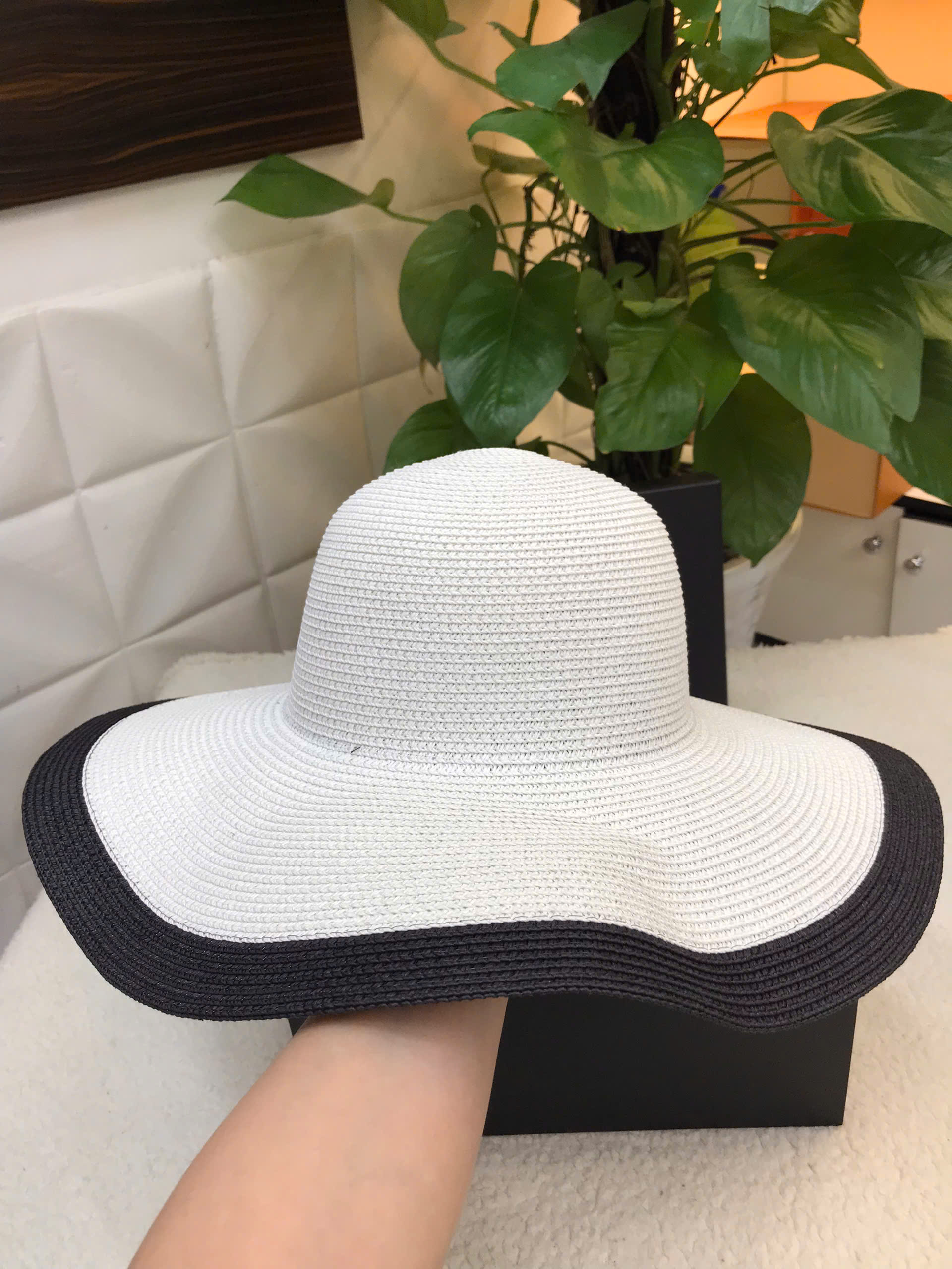 Nón Chanel Women Solo Hat Siêu Cấp Màu Trắng