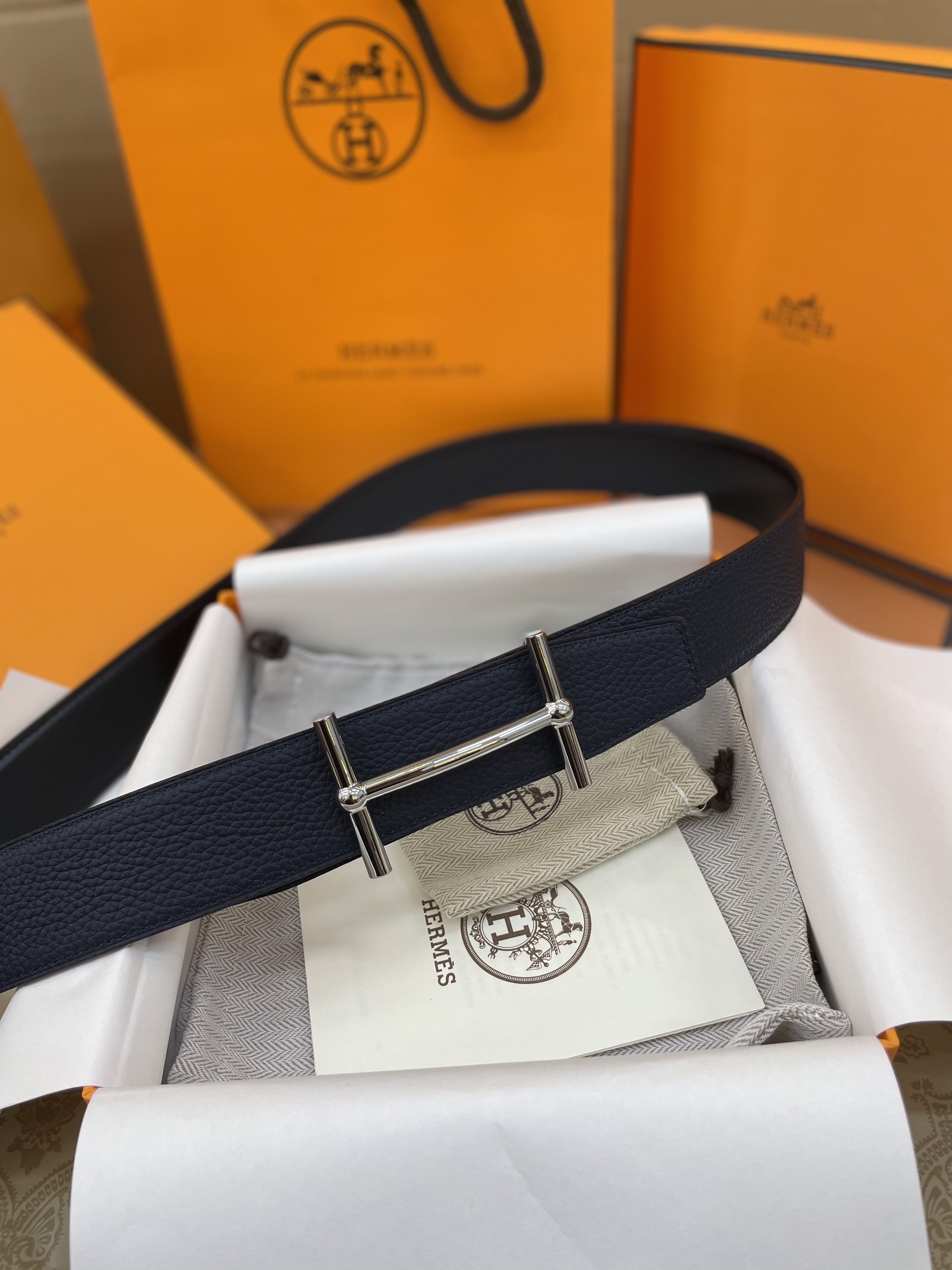 Thắt Lưng Hermes Logo H Da Togo Màu Xanh Đen 108cm/ 3.8cm