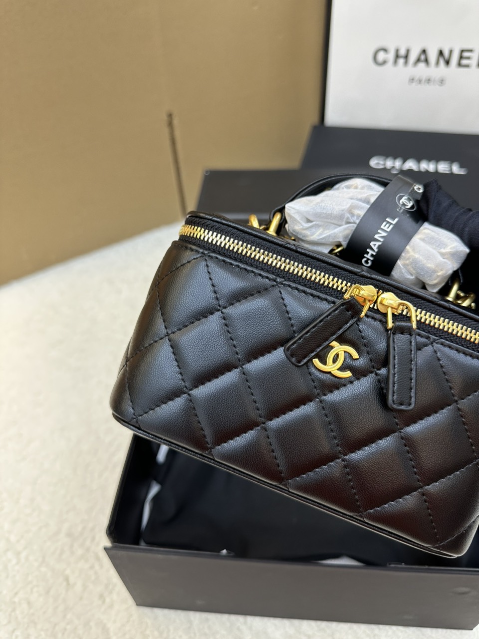 Túi đeo vai Chanel Vanity Case Matelasse Da cừu AP2199