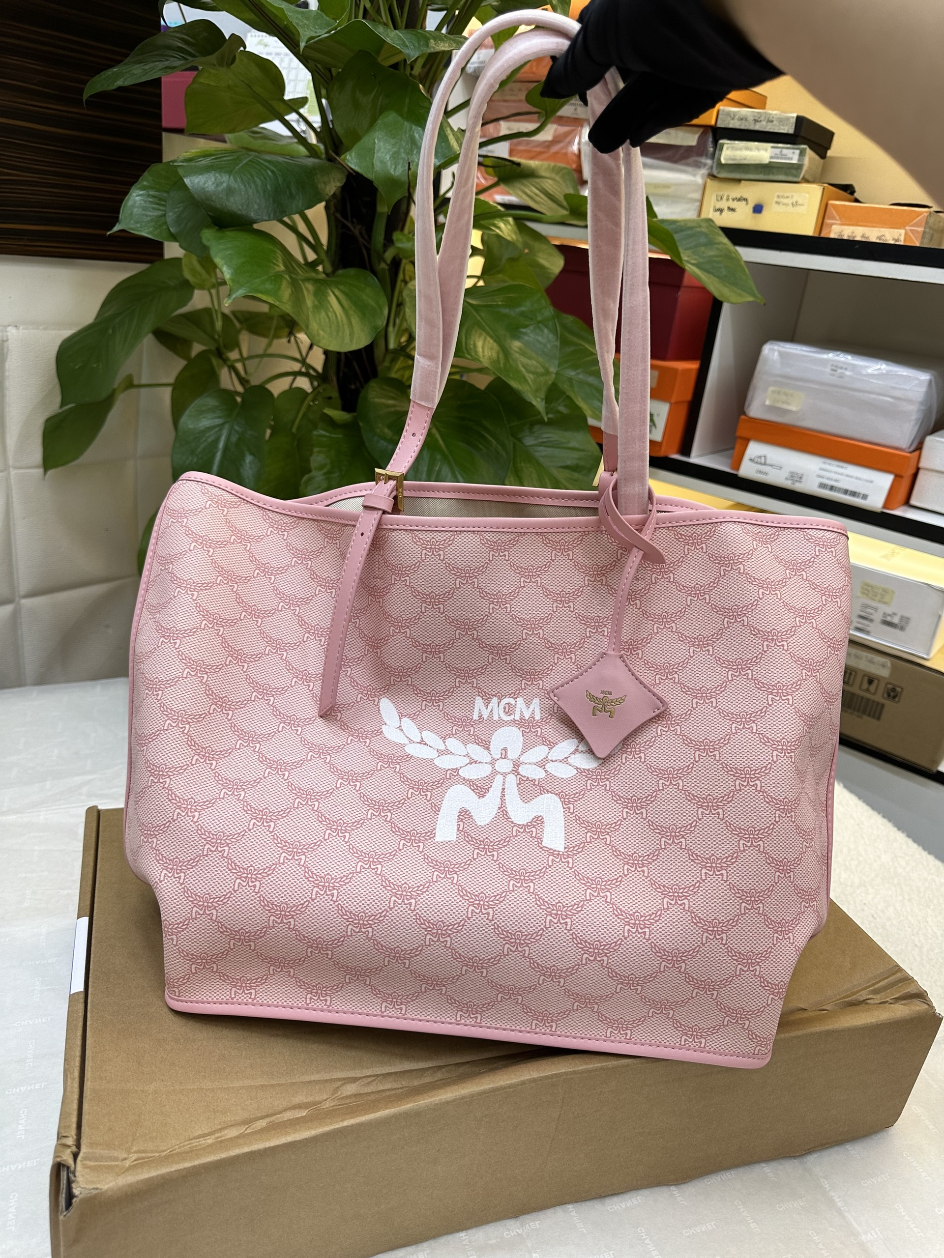 Túi MCM Himmel Shopper In Lauretos Pink Super Size 35