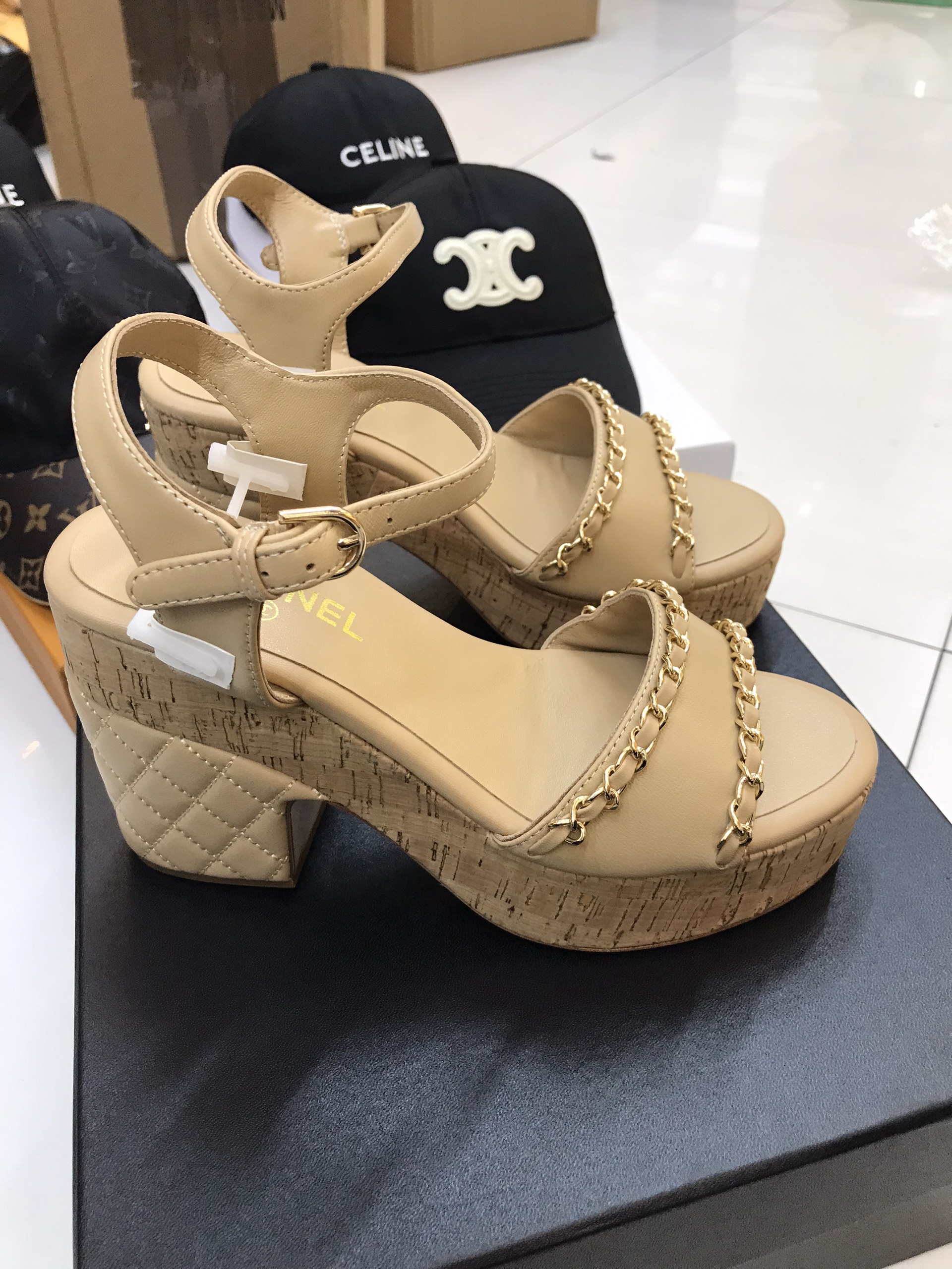 Giày Chanel Beige Interwoven Chain Detail Diamond Quilted Wedges Siêu Cấp Size 36