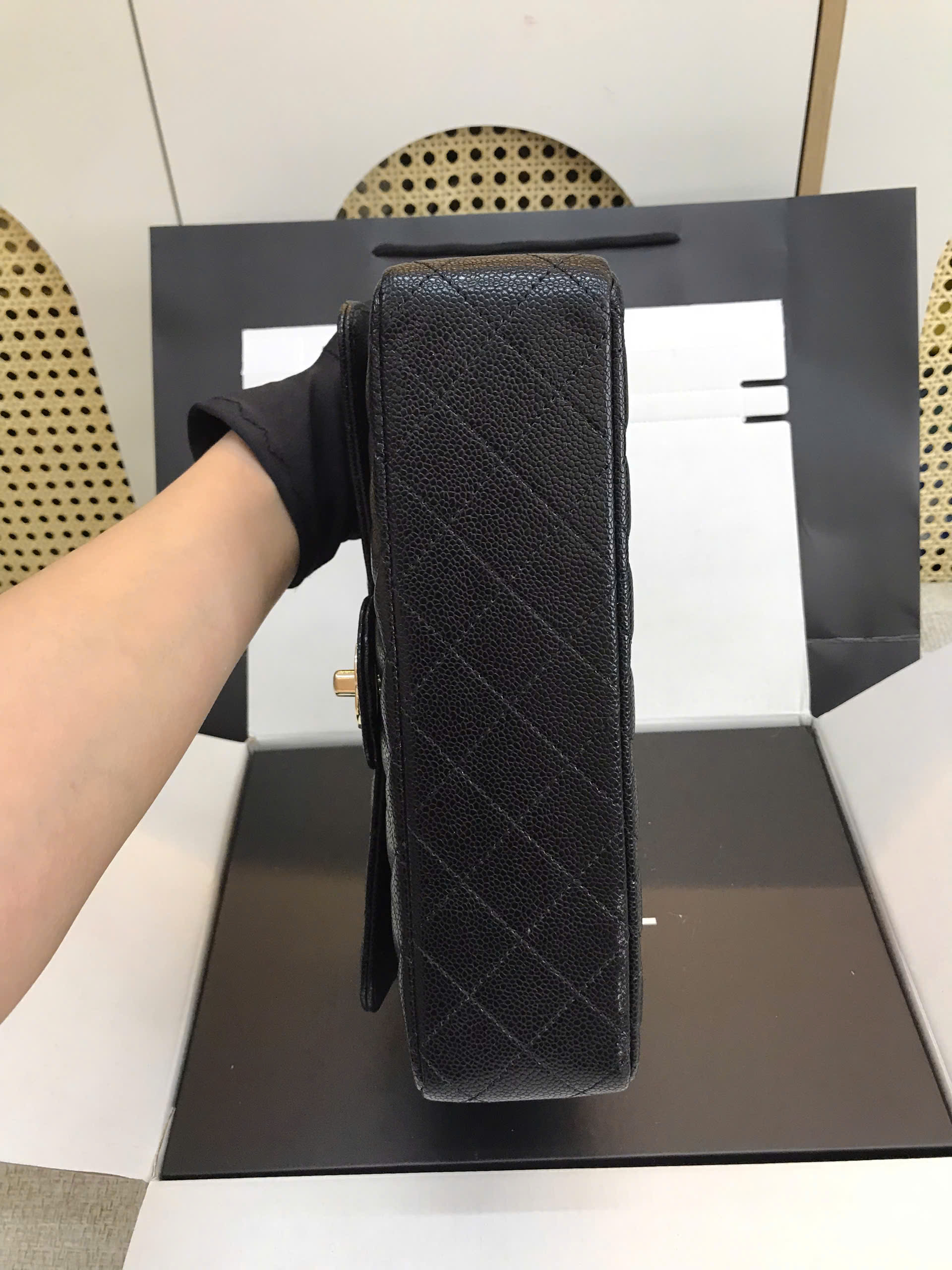 Túi Chanel Classic Flap Super Màu Đen Logo Vàng Nhạt Size 25.5cm