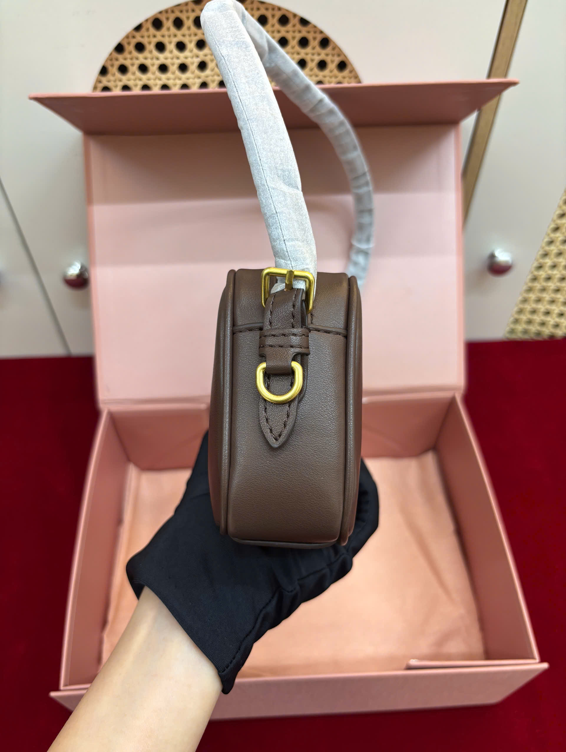 Túi Xách Miu Miu Leather Pouch Màu Nâu Fullbox Size 21cm
