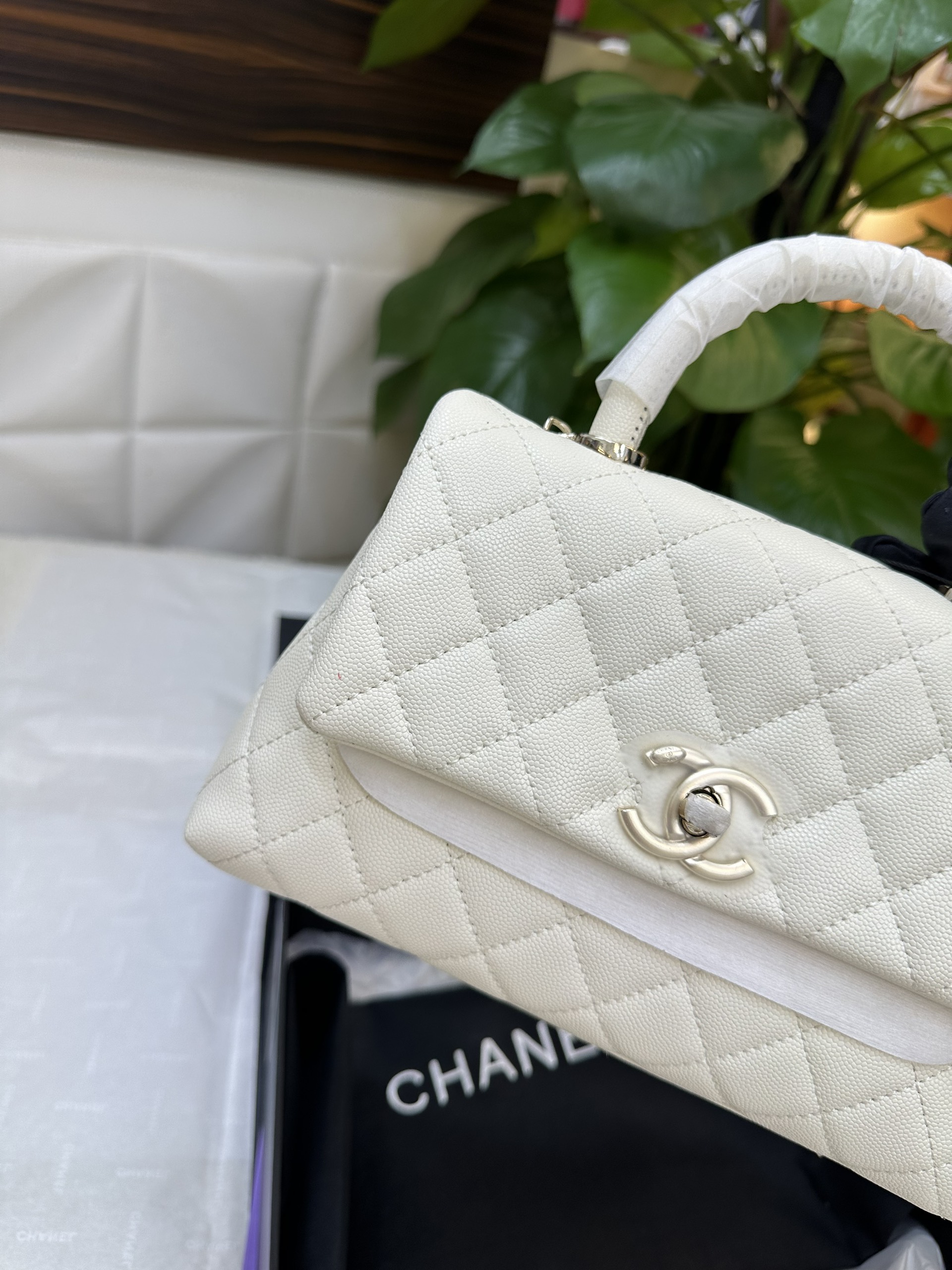 Túi Chanel Coco Super Màu Trắng Da Hạt Khóa Bạc Size 23cm