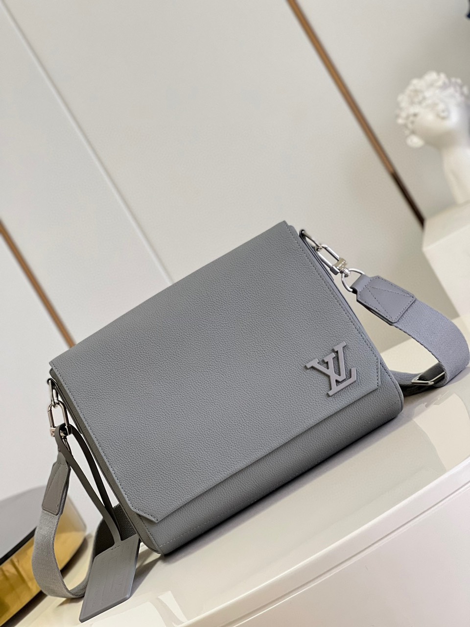 Túi Xách Louis Vuitton Siêu Cấp District Pm Màu Xám M30851