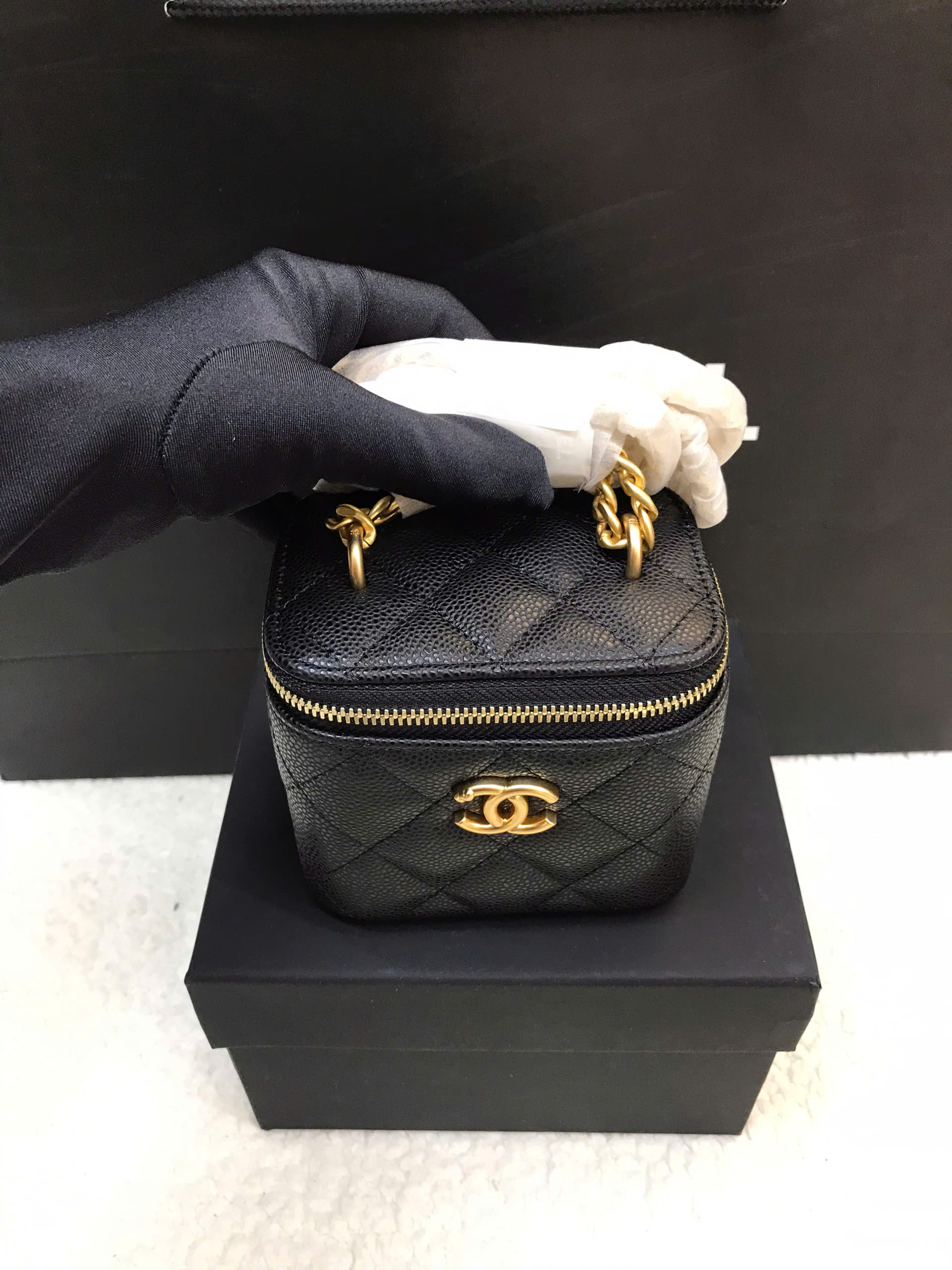 Túi Chanel 23P Mini Vanity Case Heart Chain Bag Siêu Cấp Màu Đen Size 11cm