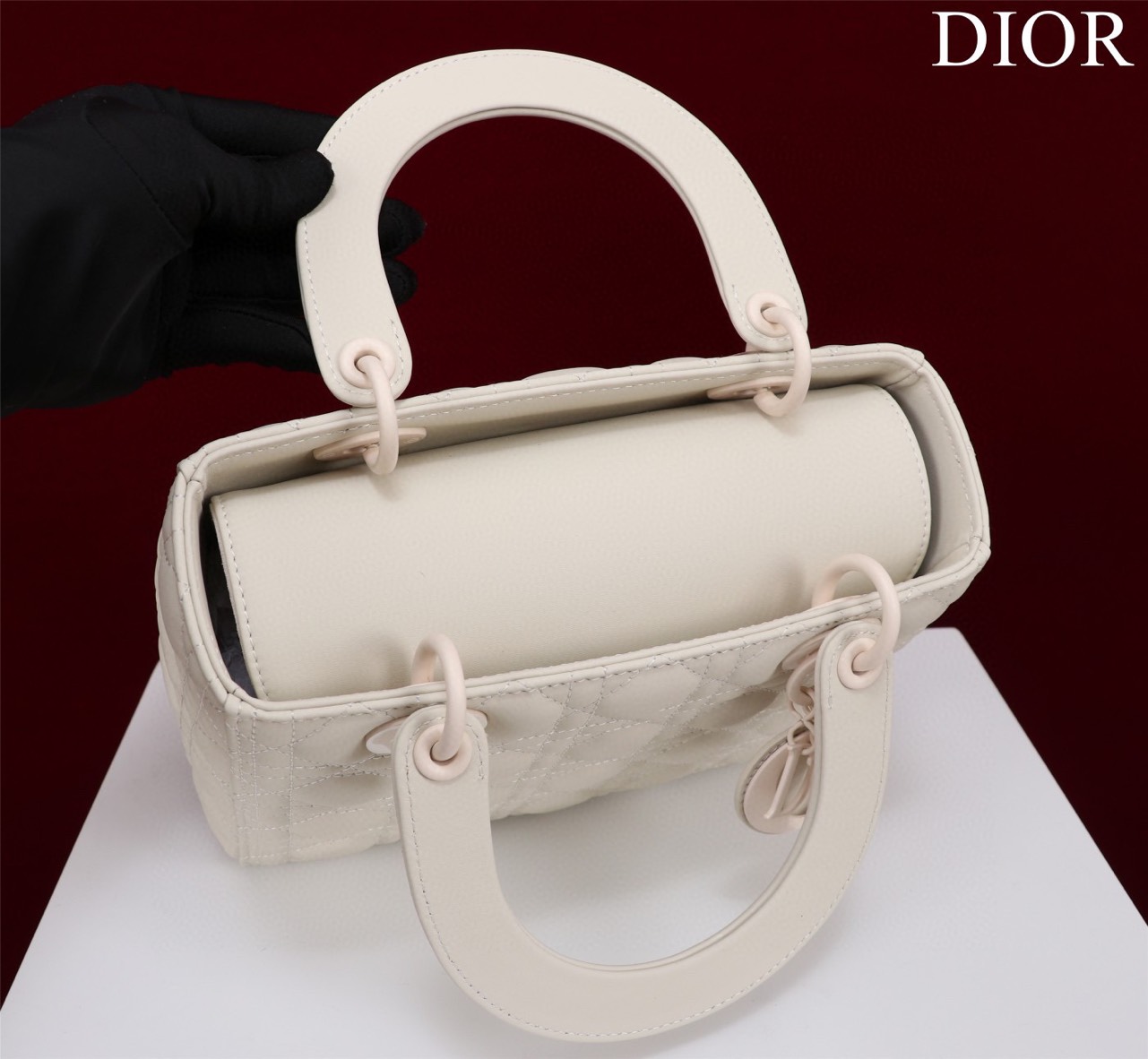 Túi Xách Dior Lady Siêu Cấp Da Lì Màu Trắng Khóa Trắng M0565 Nhiều Size