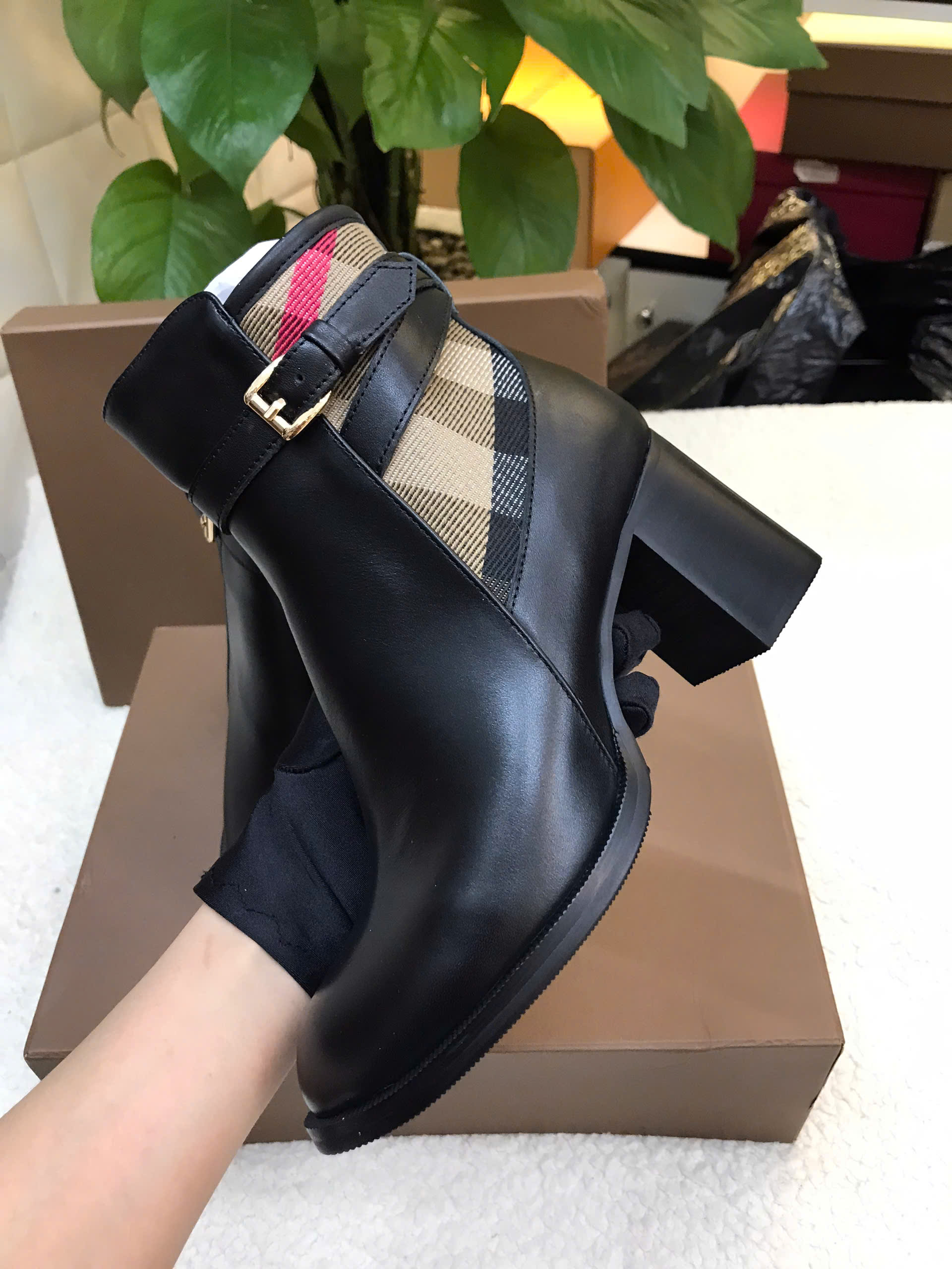 Giày Burberry Check and Leather Heel Boots Siêu Cấp Màu Đen Size 35