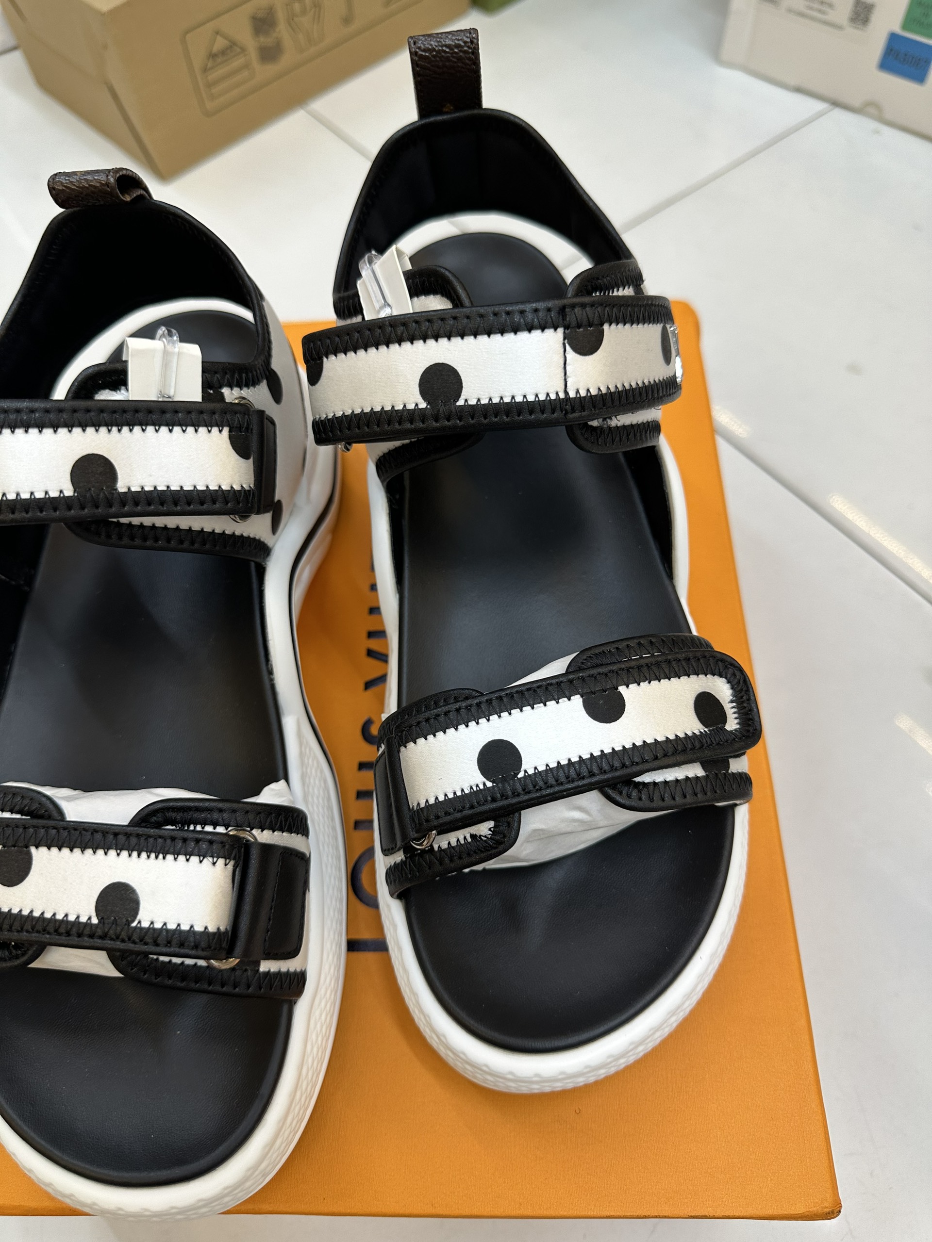 Giày Lv Archlight Flat Sandals %&&&%Black White%&&&% Siêu Cấp Size 39