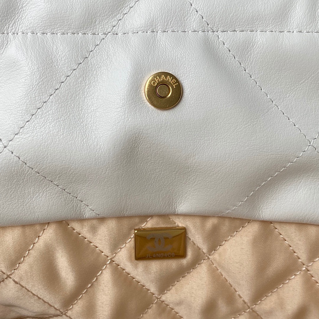 Túi Xách Chanel 22 Khóa Vàng Siêu Cấp Da Trắng Size 37cm AS3260