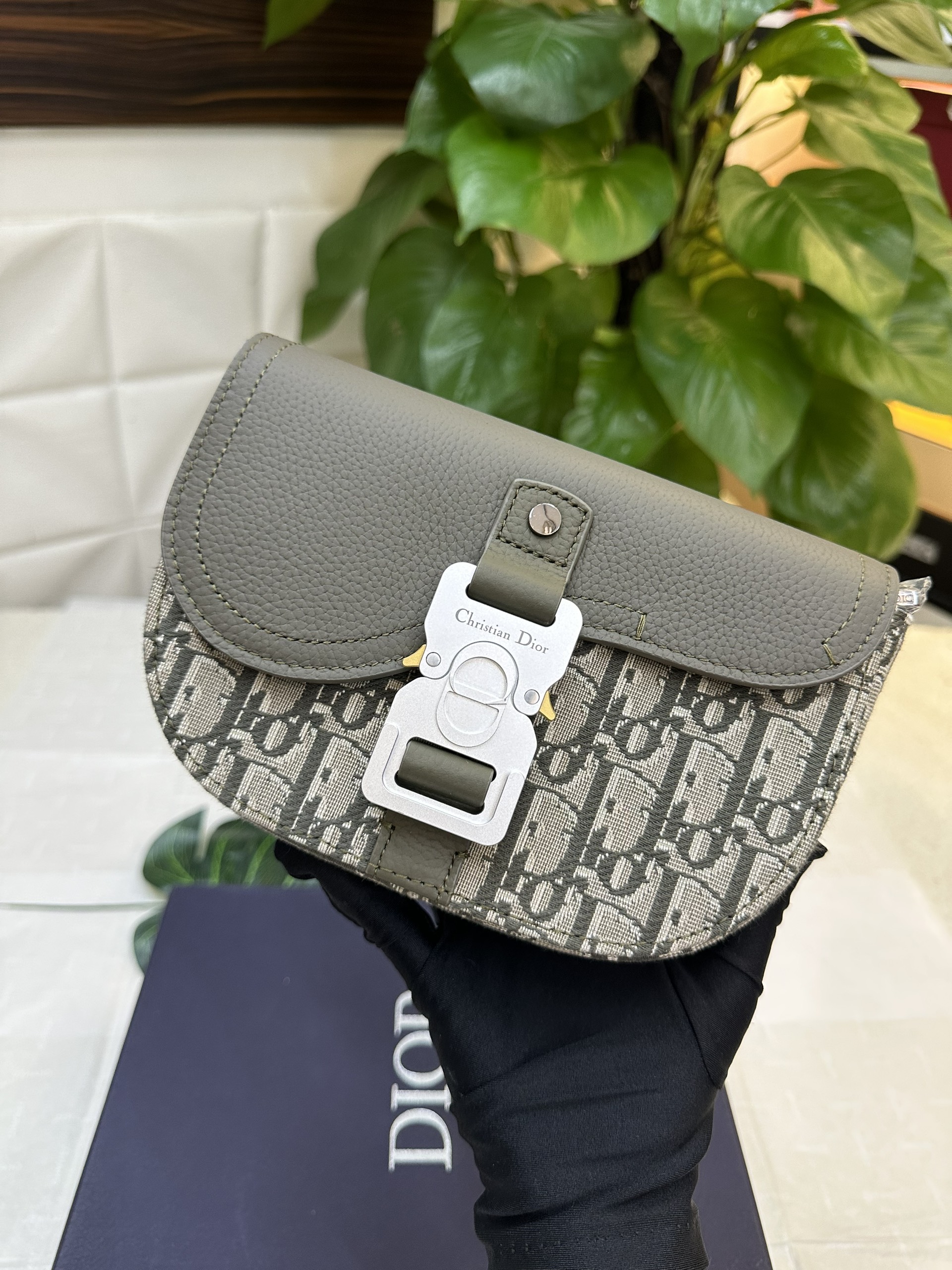 Túi Dior Mini Saddle Messenger Bag With Flap Green Siêu Cấp Size 20cm