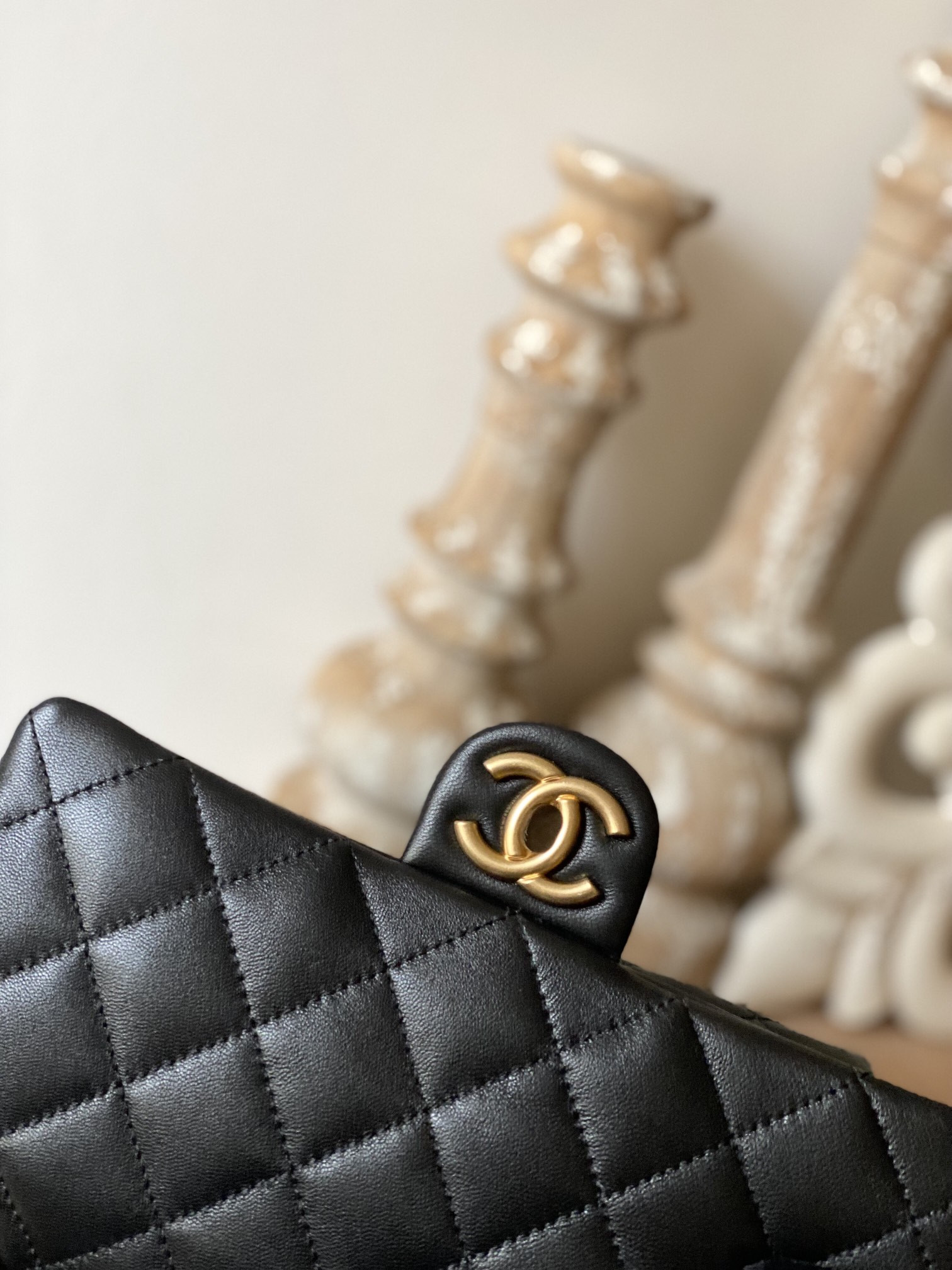 Túi Xách Chanel Classic Da Hạt Màu Đen Size 22cm 3897